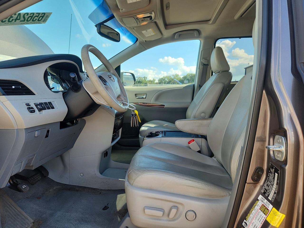 2013 Toyota Sienna Xle 8-passenger Gray vin: 5TDYK3DC0DS386277