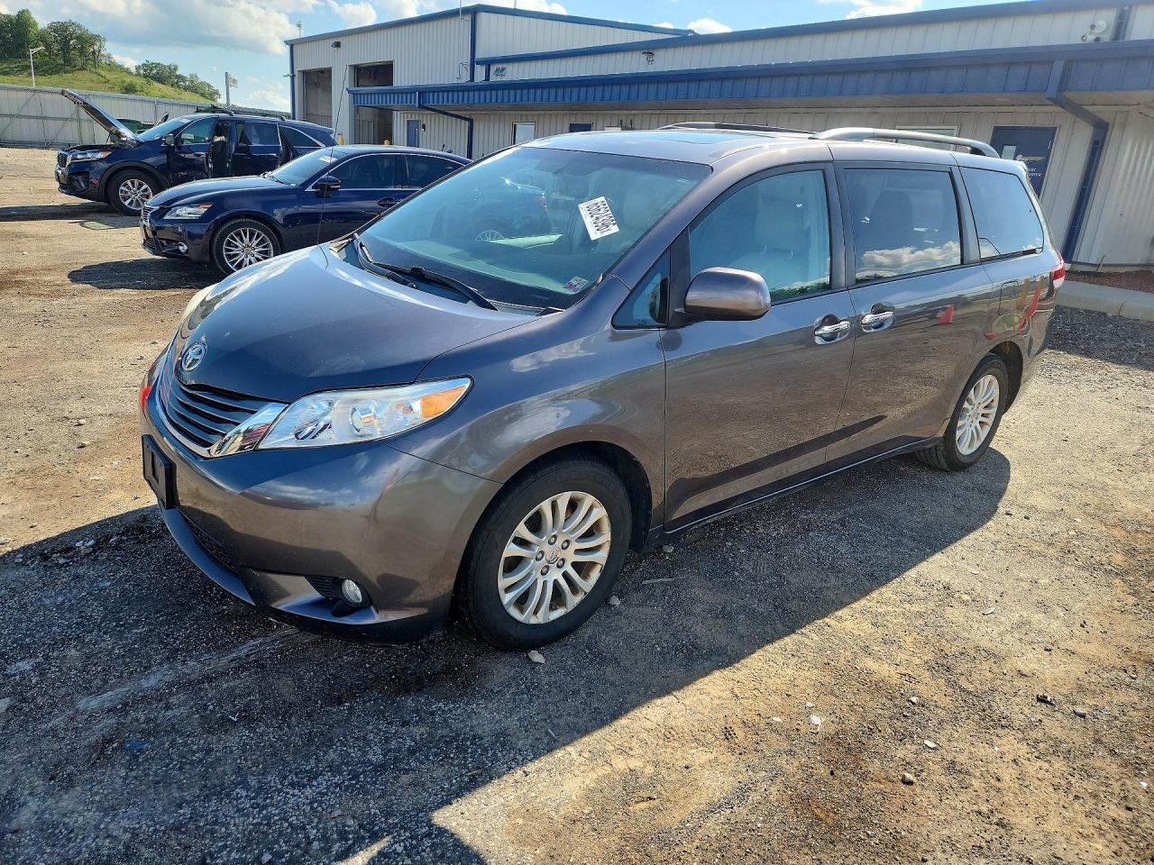 2013 Toyota Sienna Xle 8-passenger Gray vin: 5TDYK3DC0DS386277