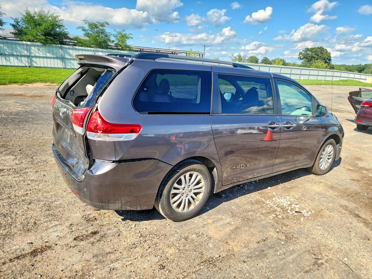 2013 Toyota Sienna Xle 8-passenger Gray vin: 5TDYK3DC0DS386277