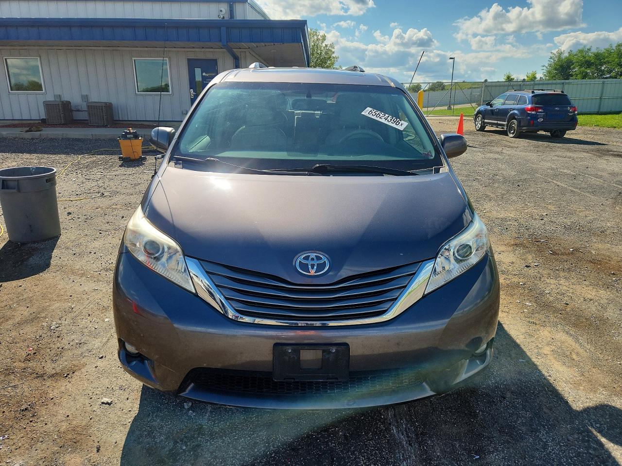 2013 Toyota Sienna Xle 8-passenger Gray vin: 5TDYK3DC0DS386277