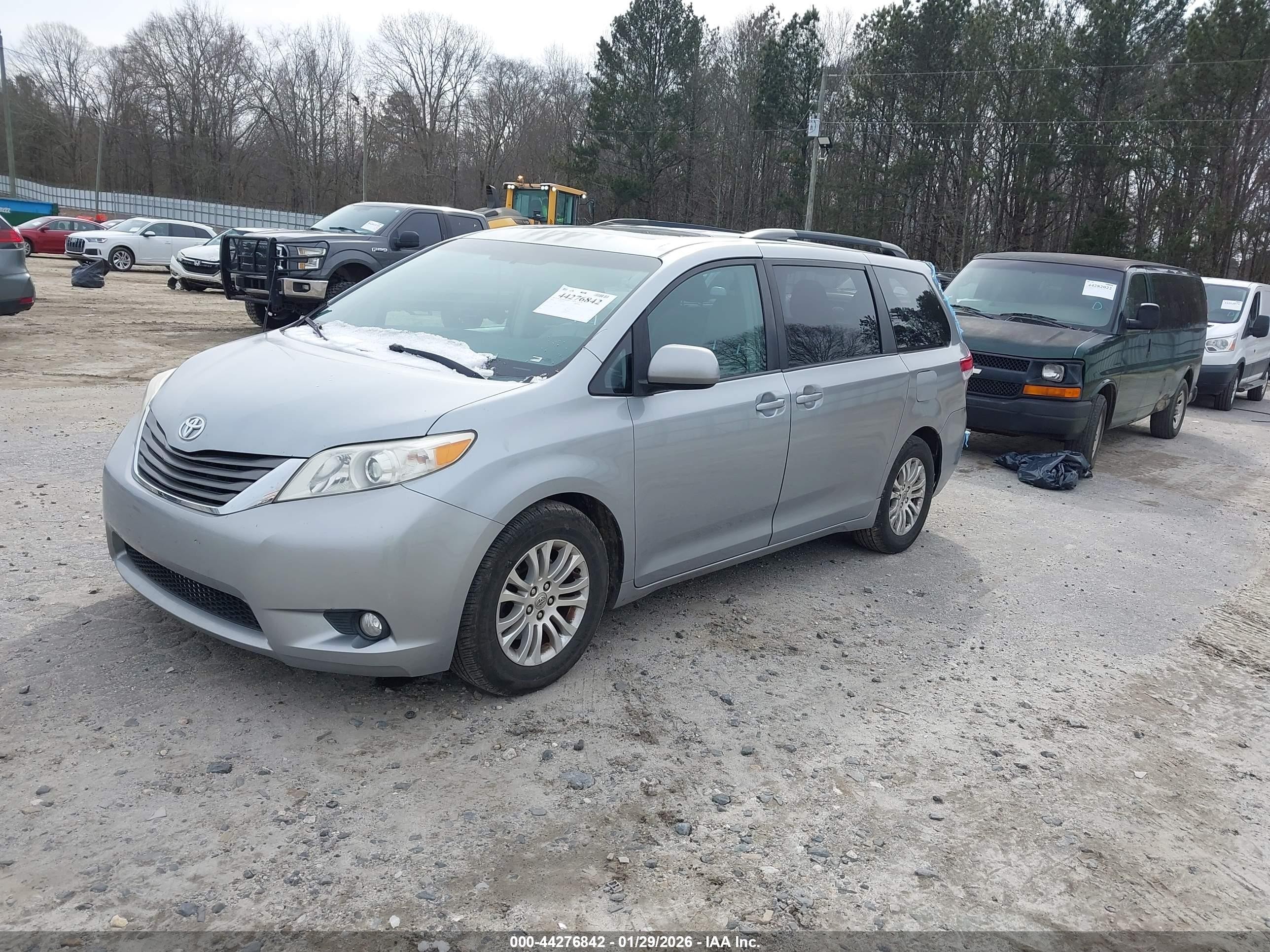 2014 Toyota Sienna Xle/limited Silver vin: 5TDYK3DC0ES409669