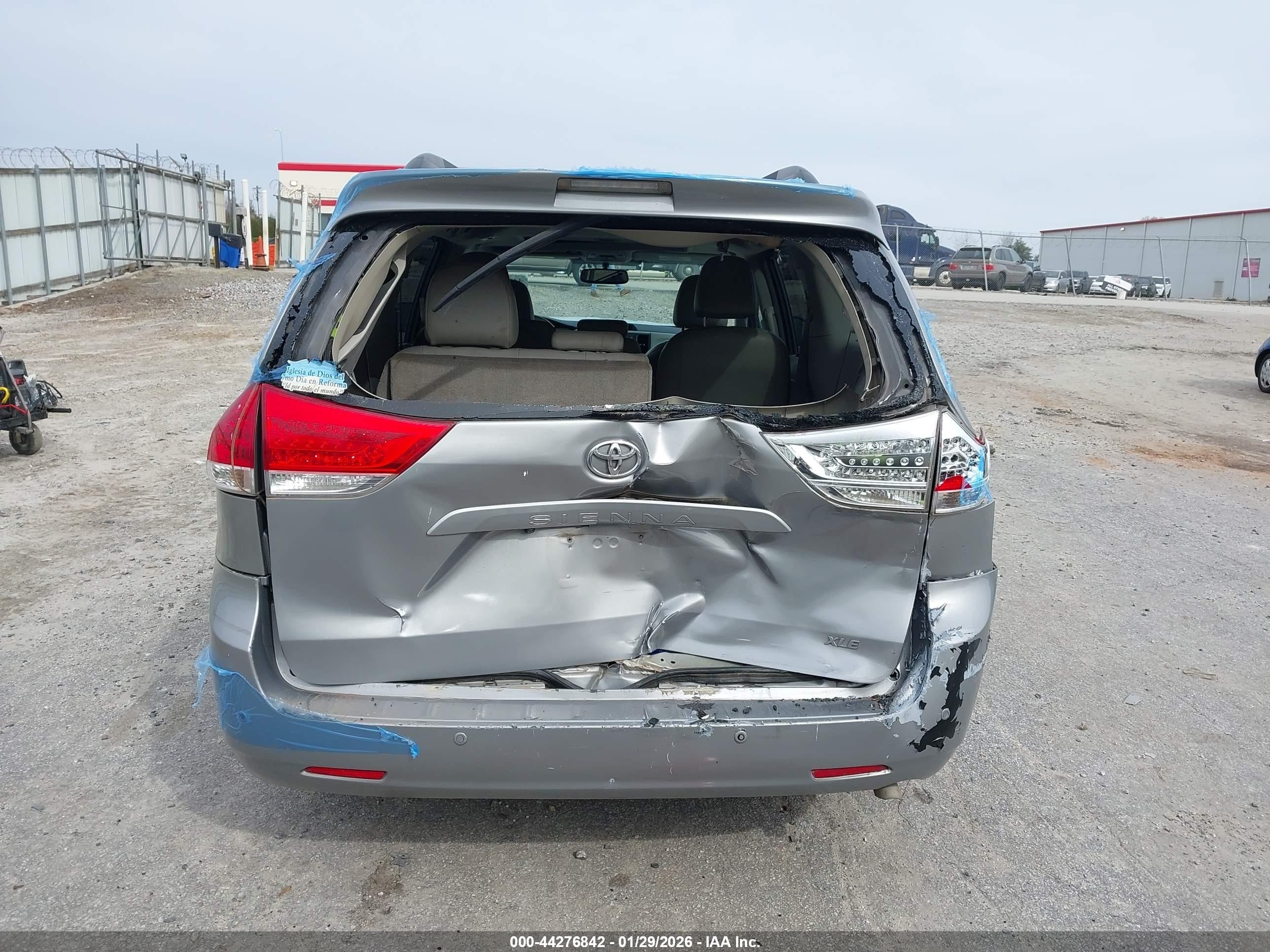2014 Toyota Sienna Xle/limited Silver vin: 5TDYK3DC0ES409669