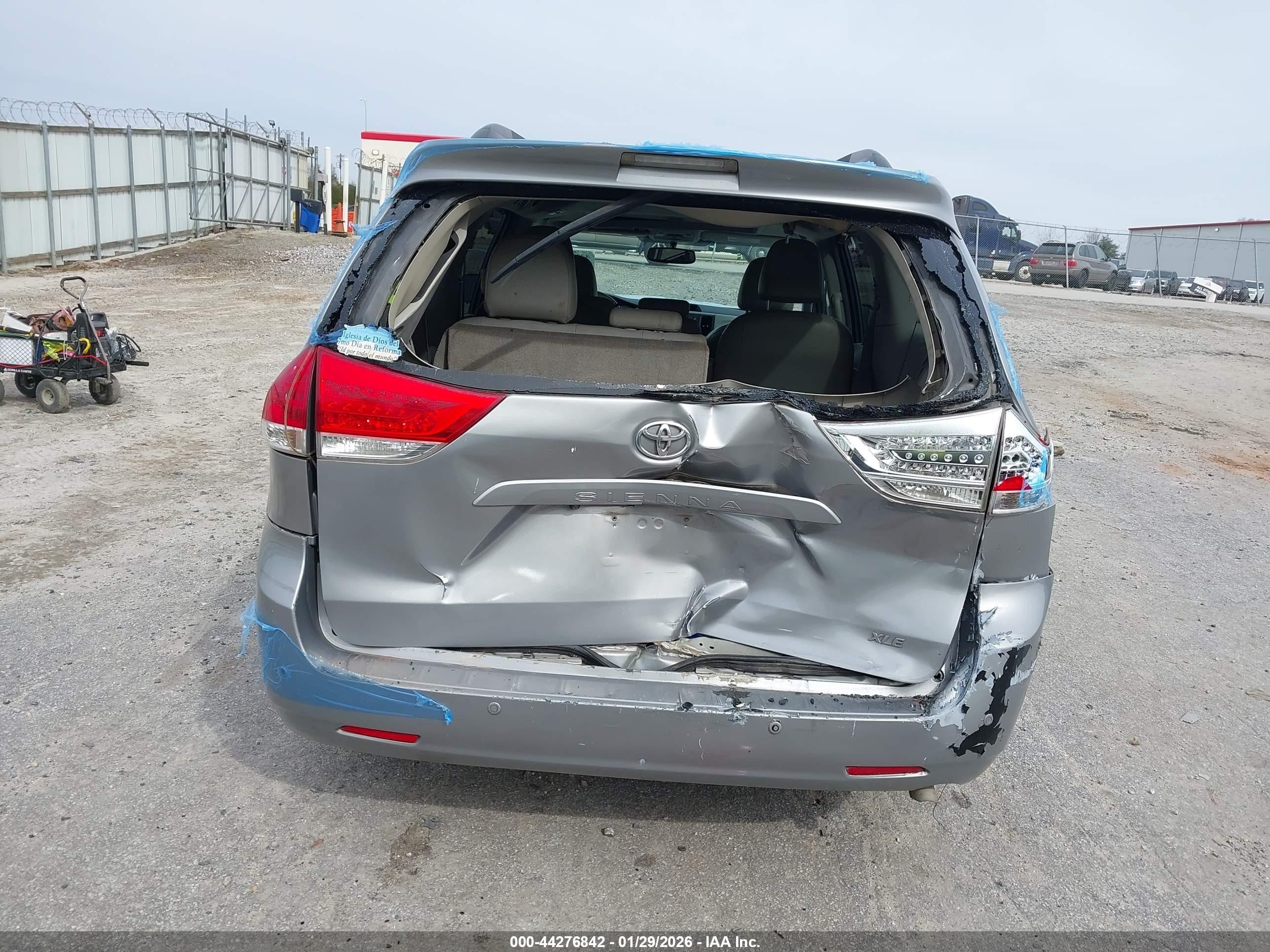 2014 Toyota Sienna Xle/limited Silver vin: 5TDYK3DC0ES409669