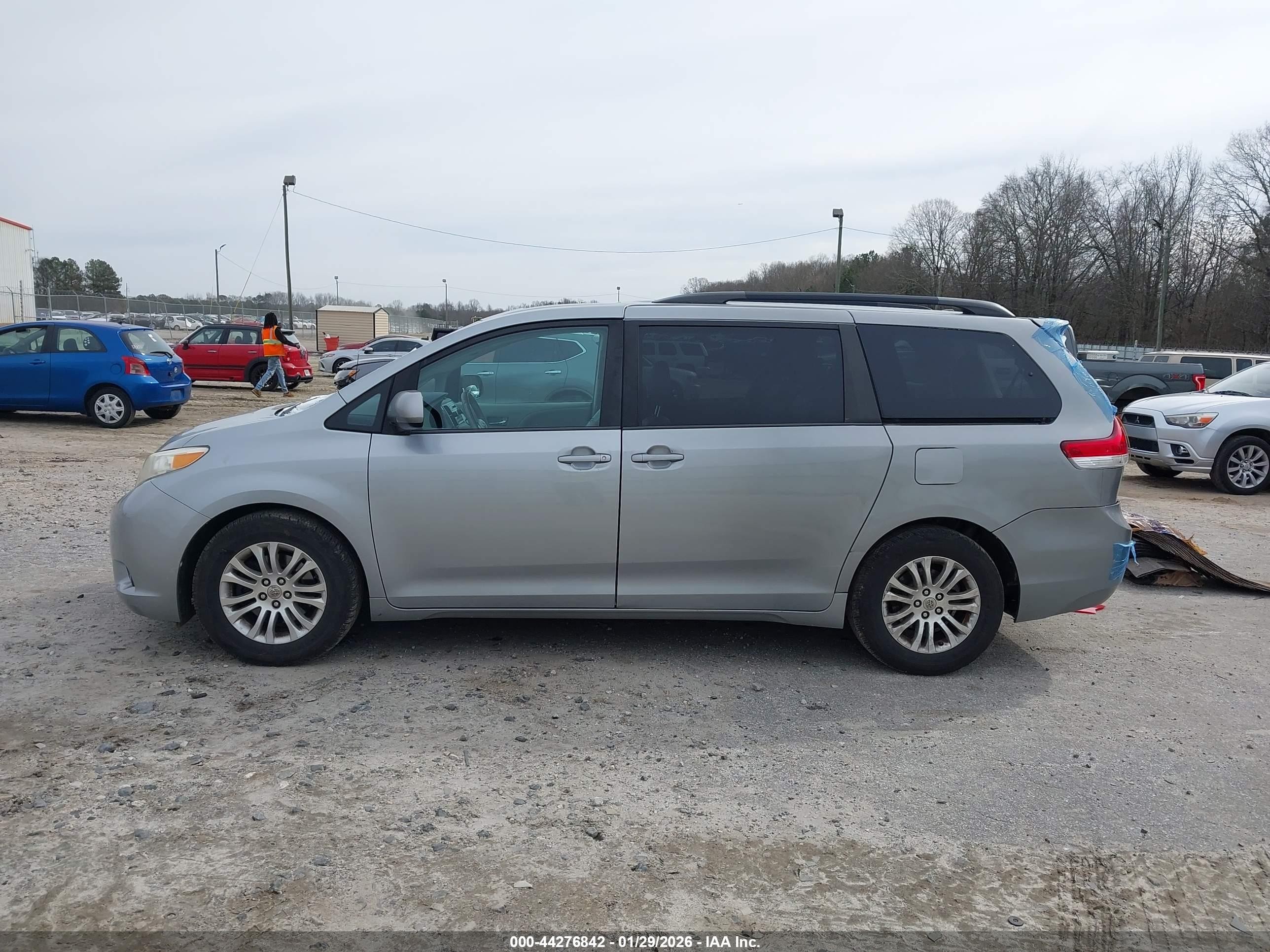 2014 Toyota Sienna Xle/limited Silver vin: 5TDYK3DC0ES409669
