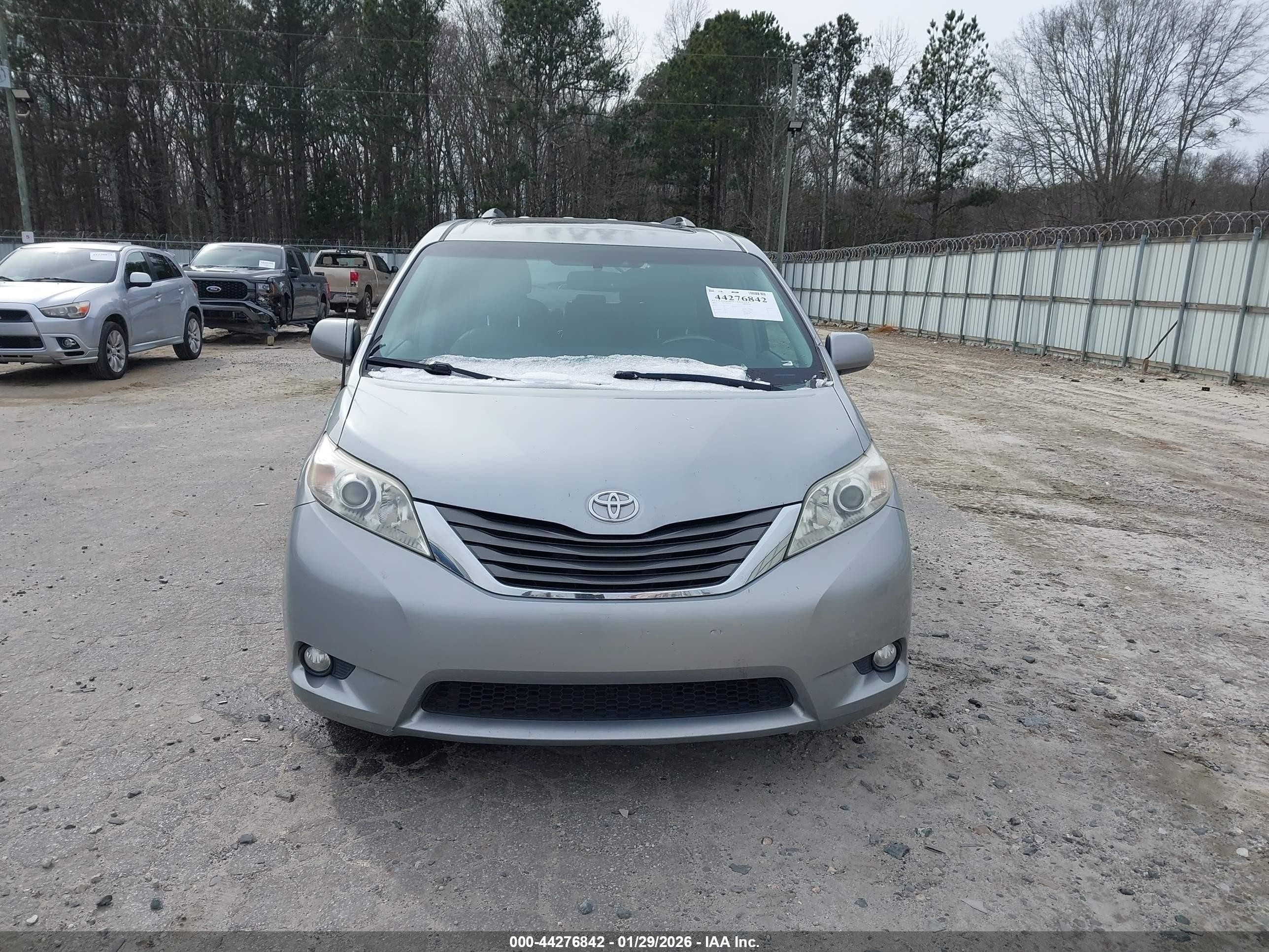 2014 Toyota Sienna Xle/limited Silver vin: 5TDYK3DC0ES409669