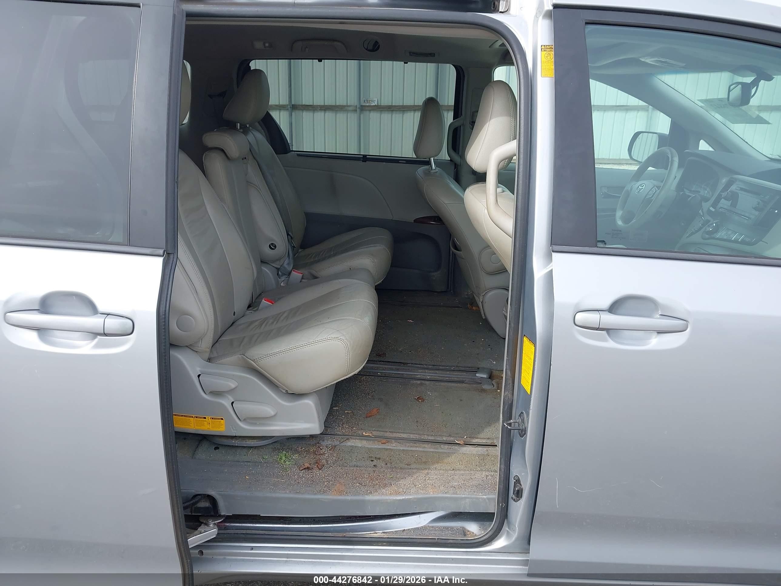 2014 Toyota Sienna Xle/limited Silver vin: 5TDYK3DC0ES409669
