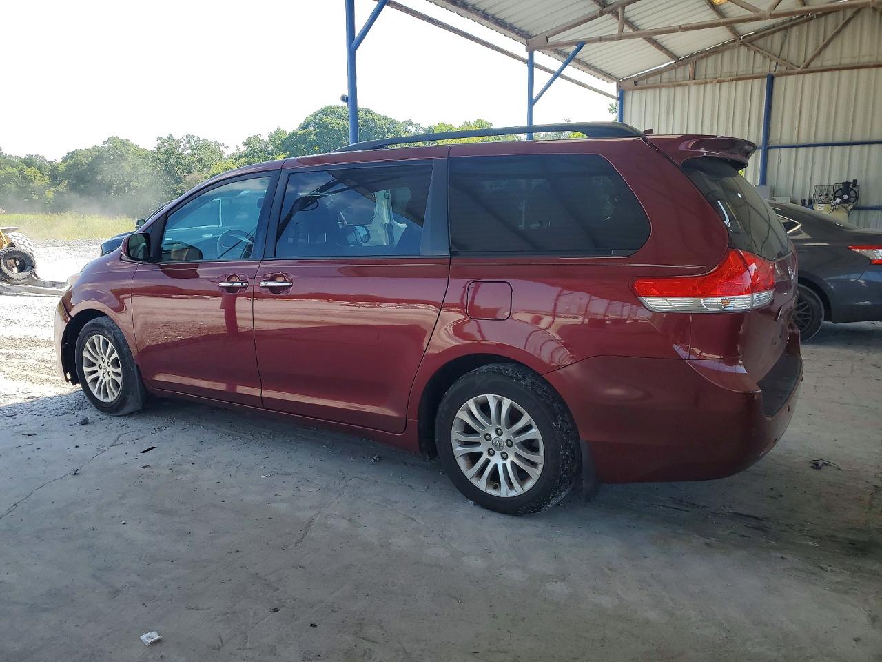 2014 Toyota Sienna Xle 8-passenger Red vin: 5TDYK3DC0ES420185