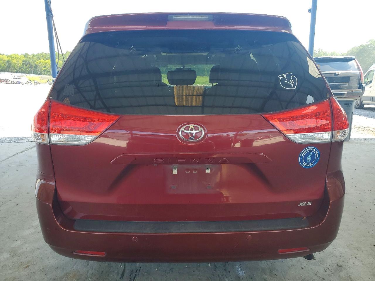 2014 Toyota Sienna Xle 8-passenger Red vin: 5TDYK3DC0ES420185