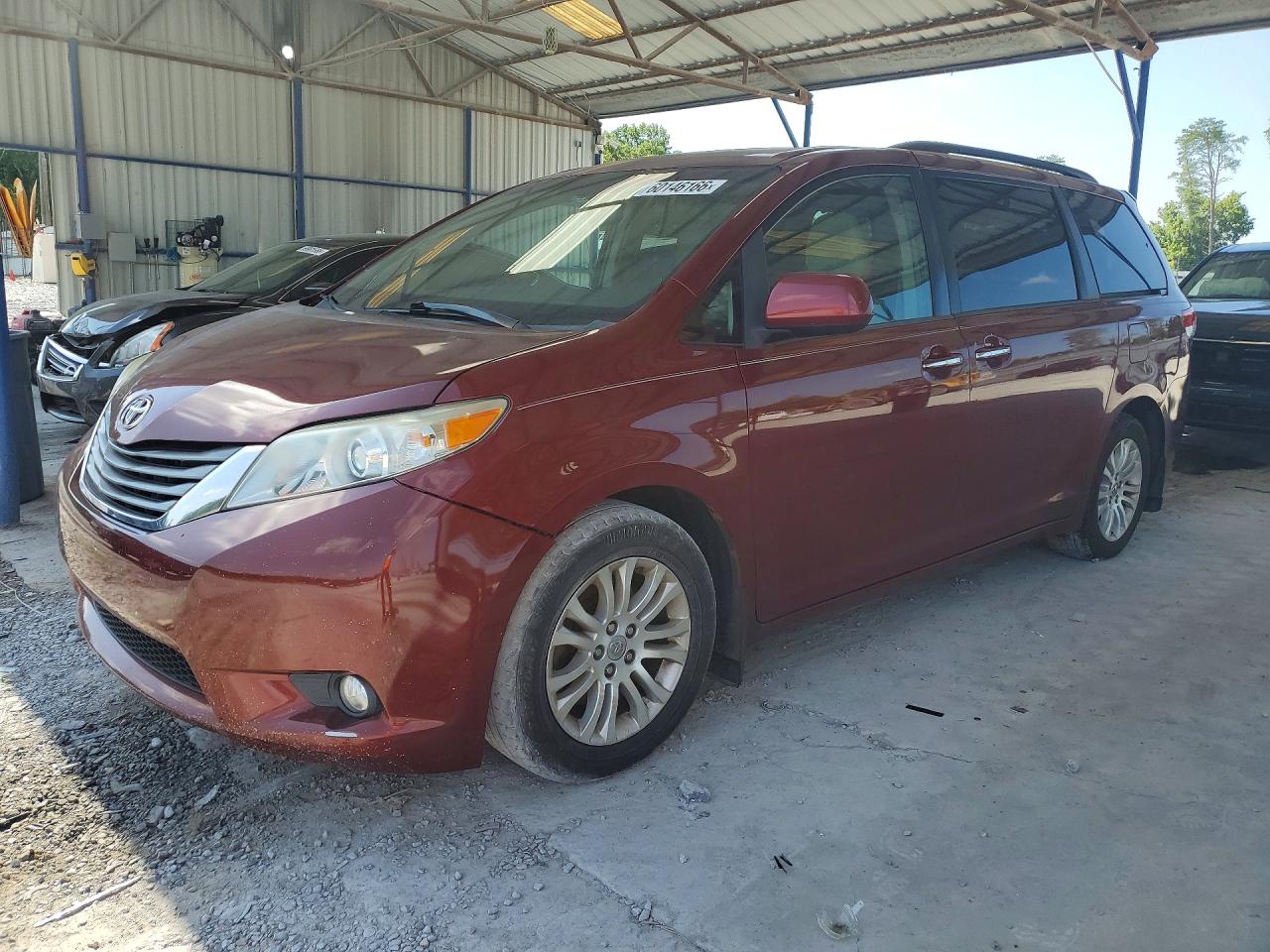 2014 Toyota Sienna Xle 8-passenger Red vin: 5TDYK3DC0ES420185
