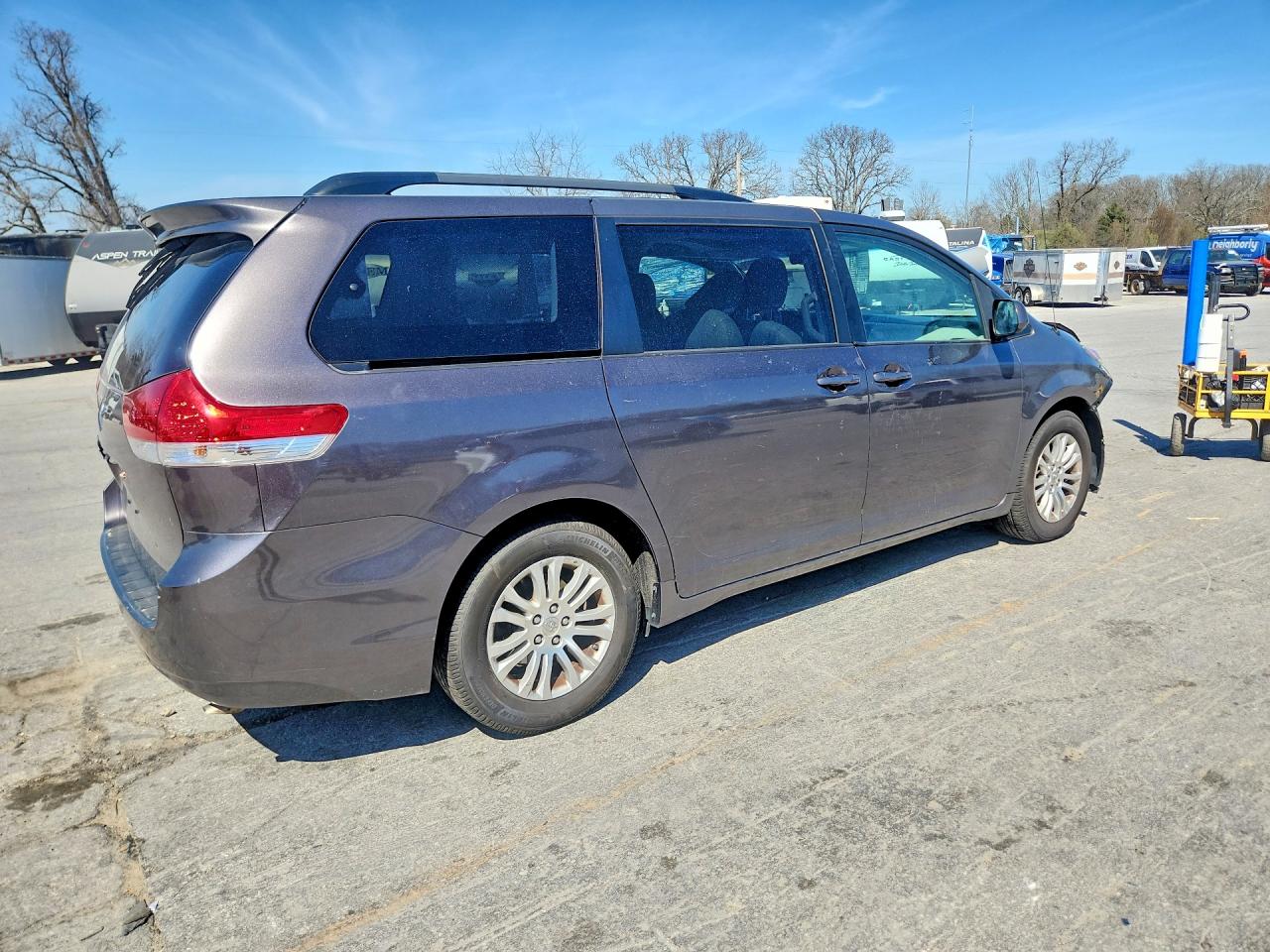 2014 Toyota Sienna Xle 8-passenger Gray vin: 5TDYK3DC0ES427623