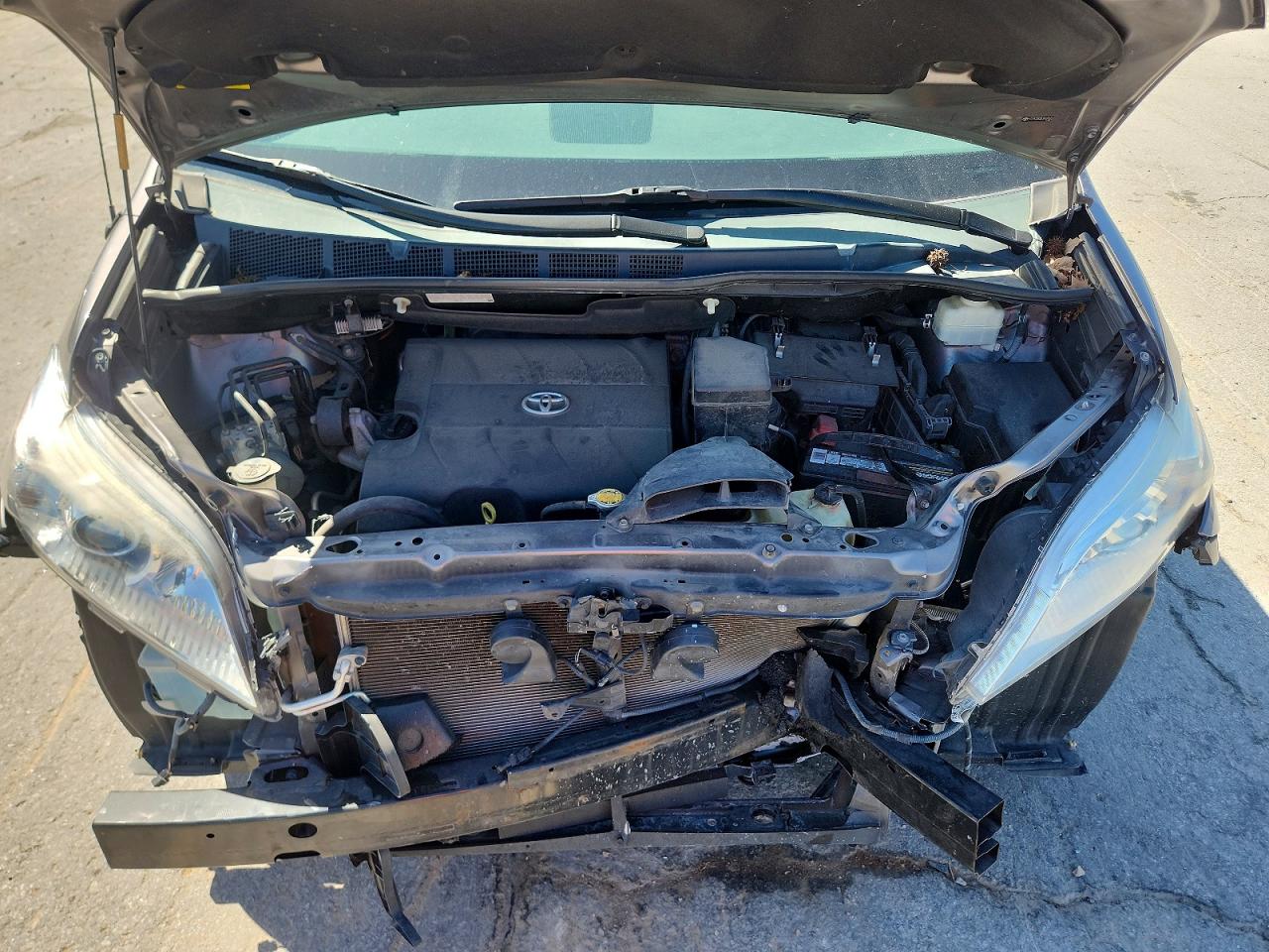 2014 Toyota Sienna Xle 8-passenger Gray vin: 5TDYK3DC0ES427623