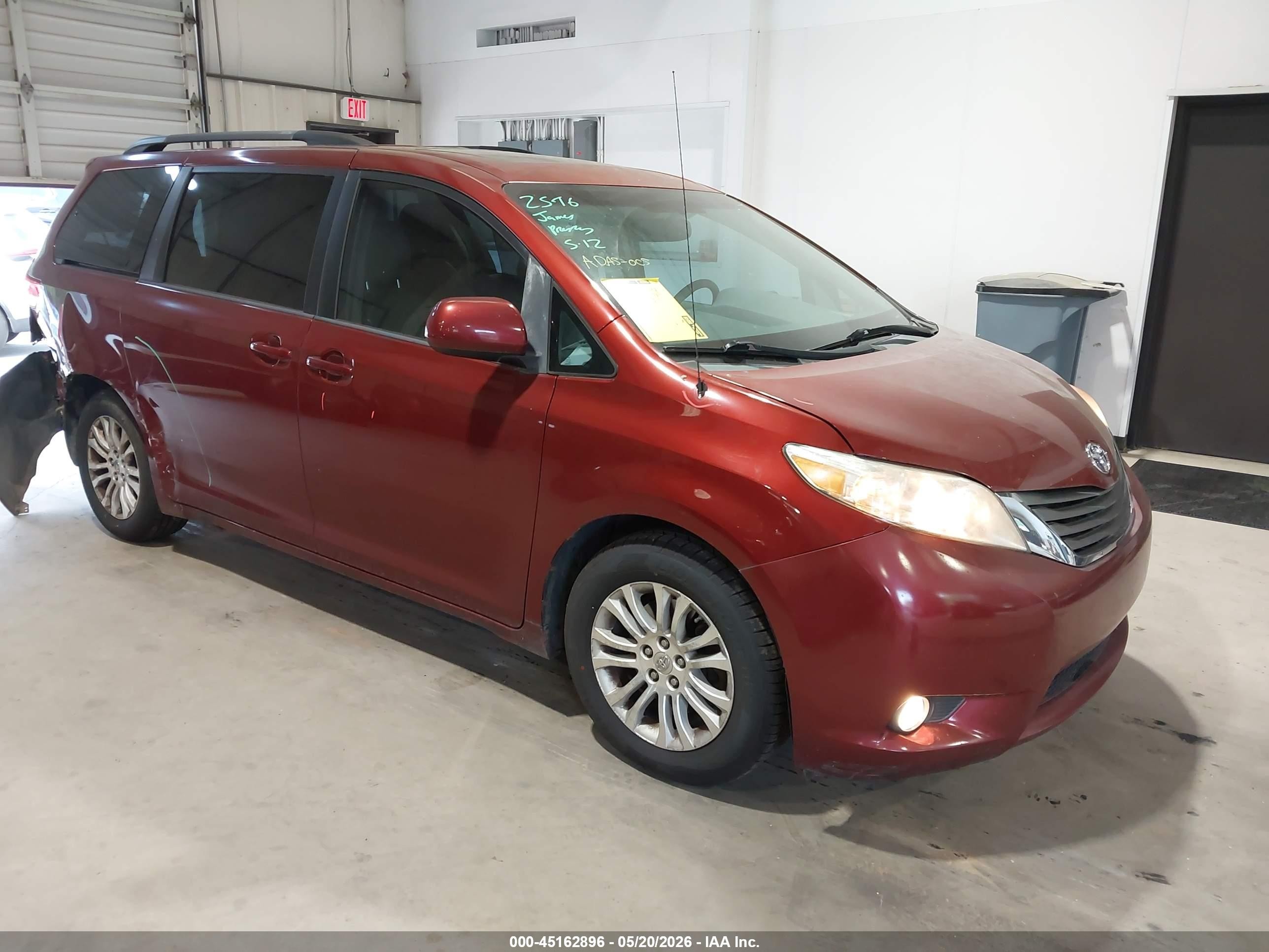 2014 Toyota Sienna Xle V6 8 Passenger Red vin: 5TDYK3DC0ES433938