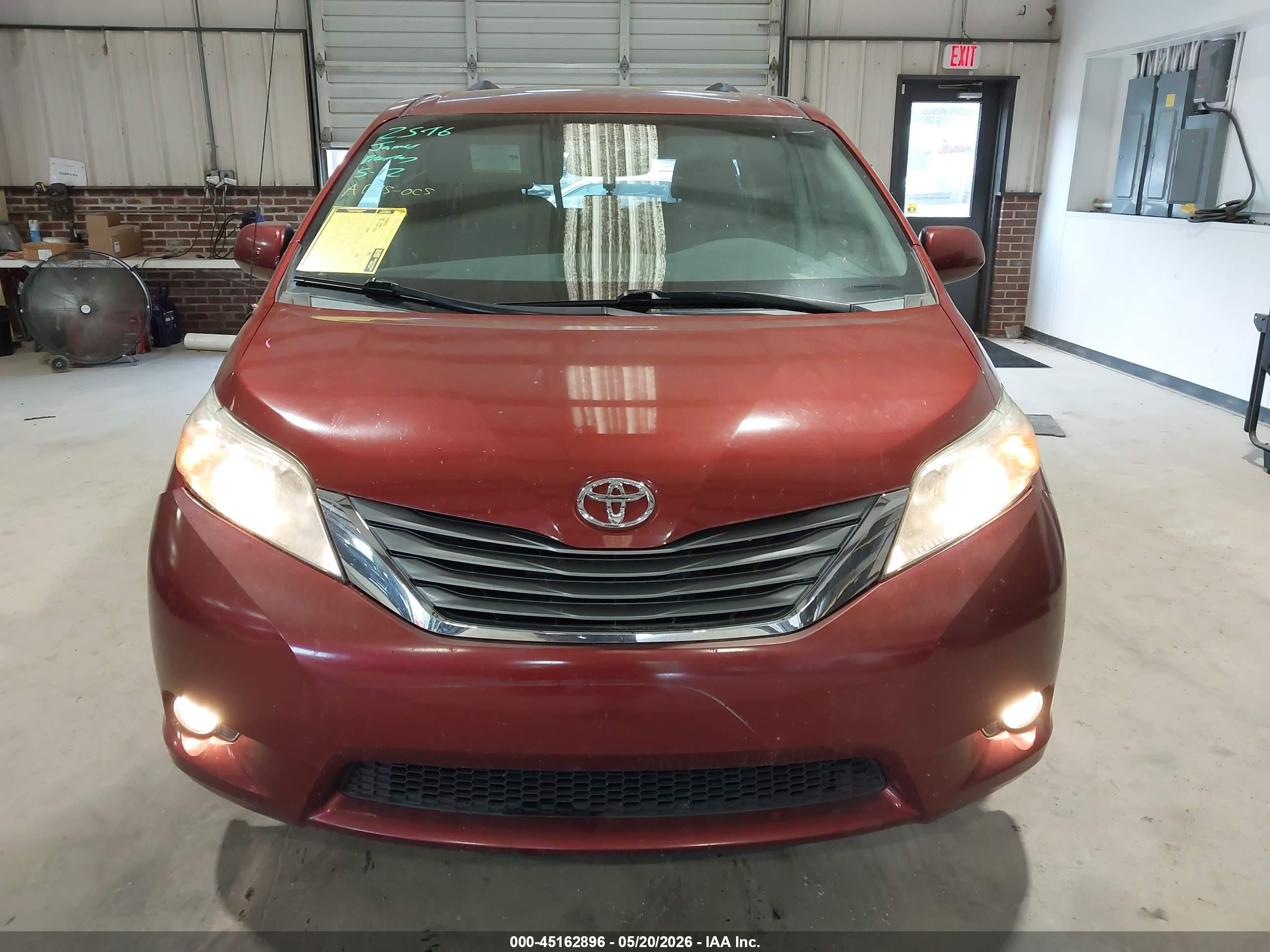 2014 Toyota Sienna Xle V6 8 Passenger Red vin: 5TDYK3DC0ES433938