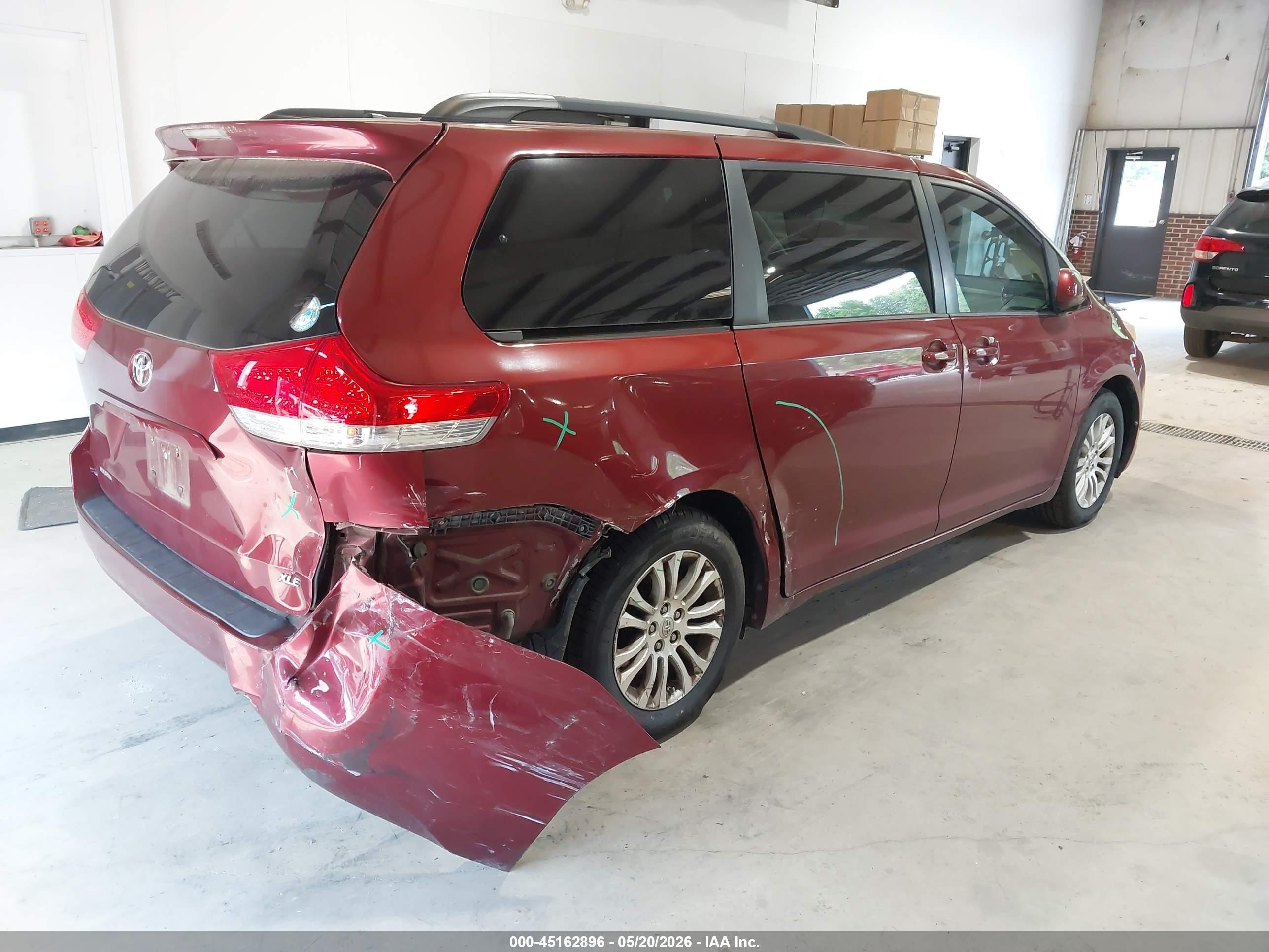 2014 Toyota Sienna Xle V6 8 Passenger Red vin: 5TDYK3DC0ES433938