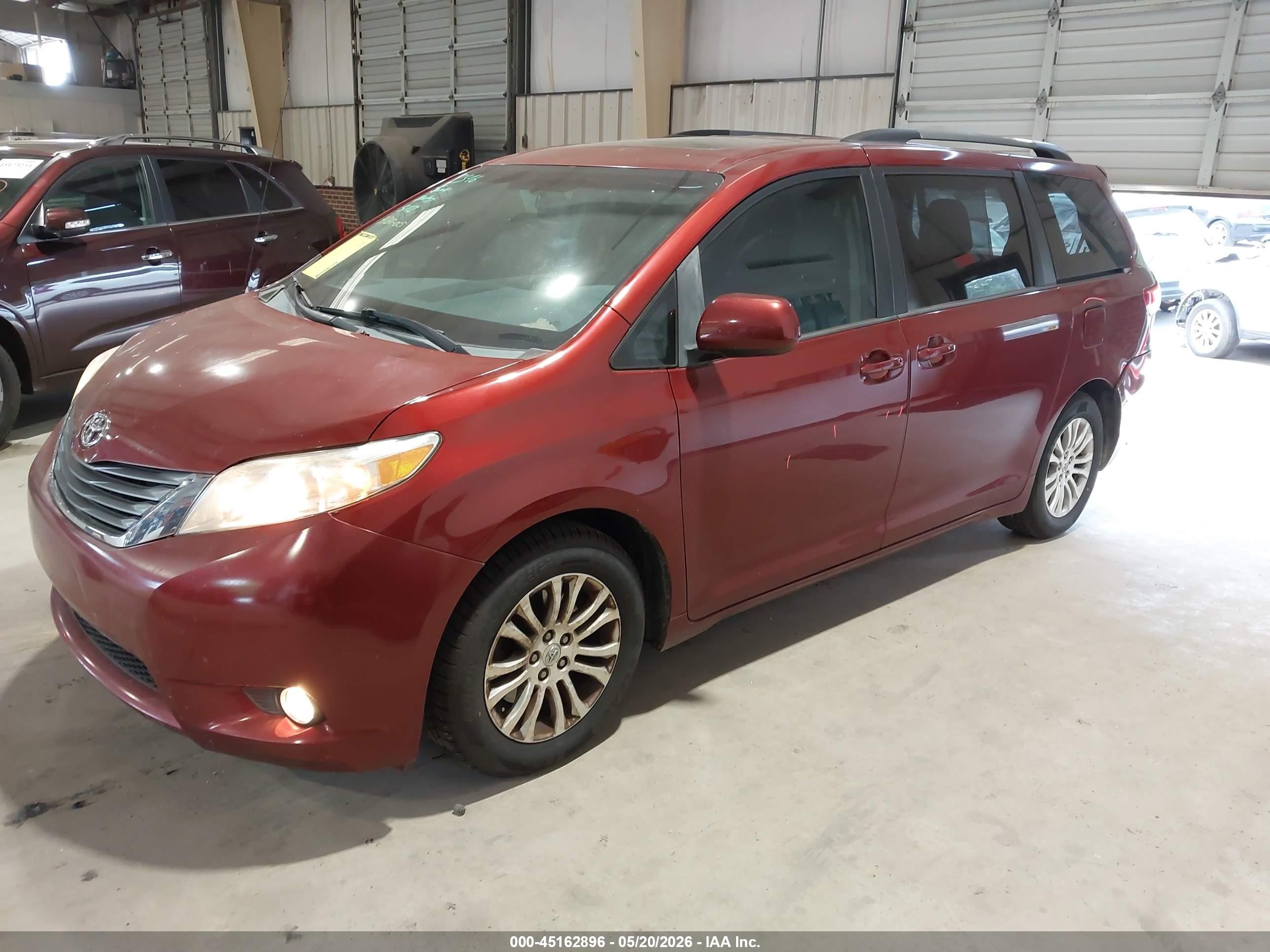 2014 Toyota Sienna Xle V6 8 Passenger Red vin: 5TDYK3DC0ES433938