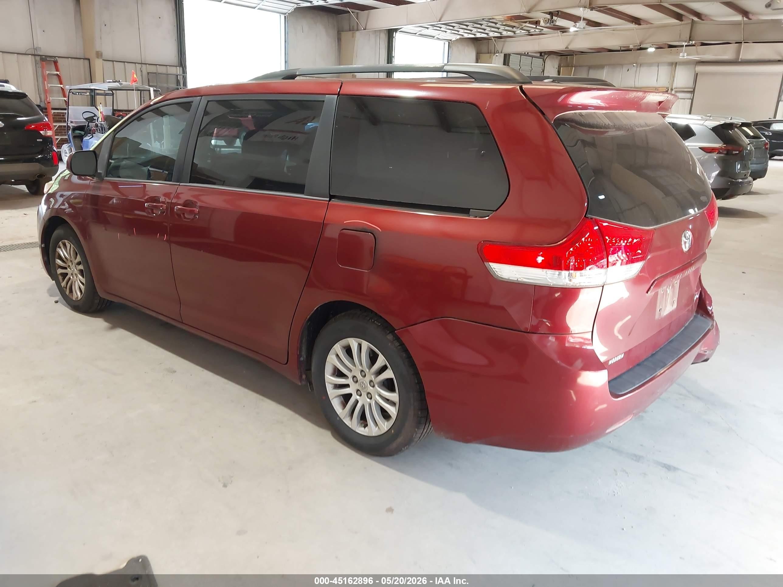 2014 Toyota Sienna Xle V6 8 Passenger Red vin: 5TDYK3DC0ES433938