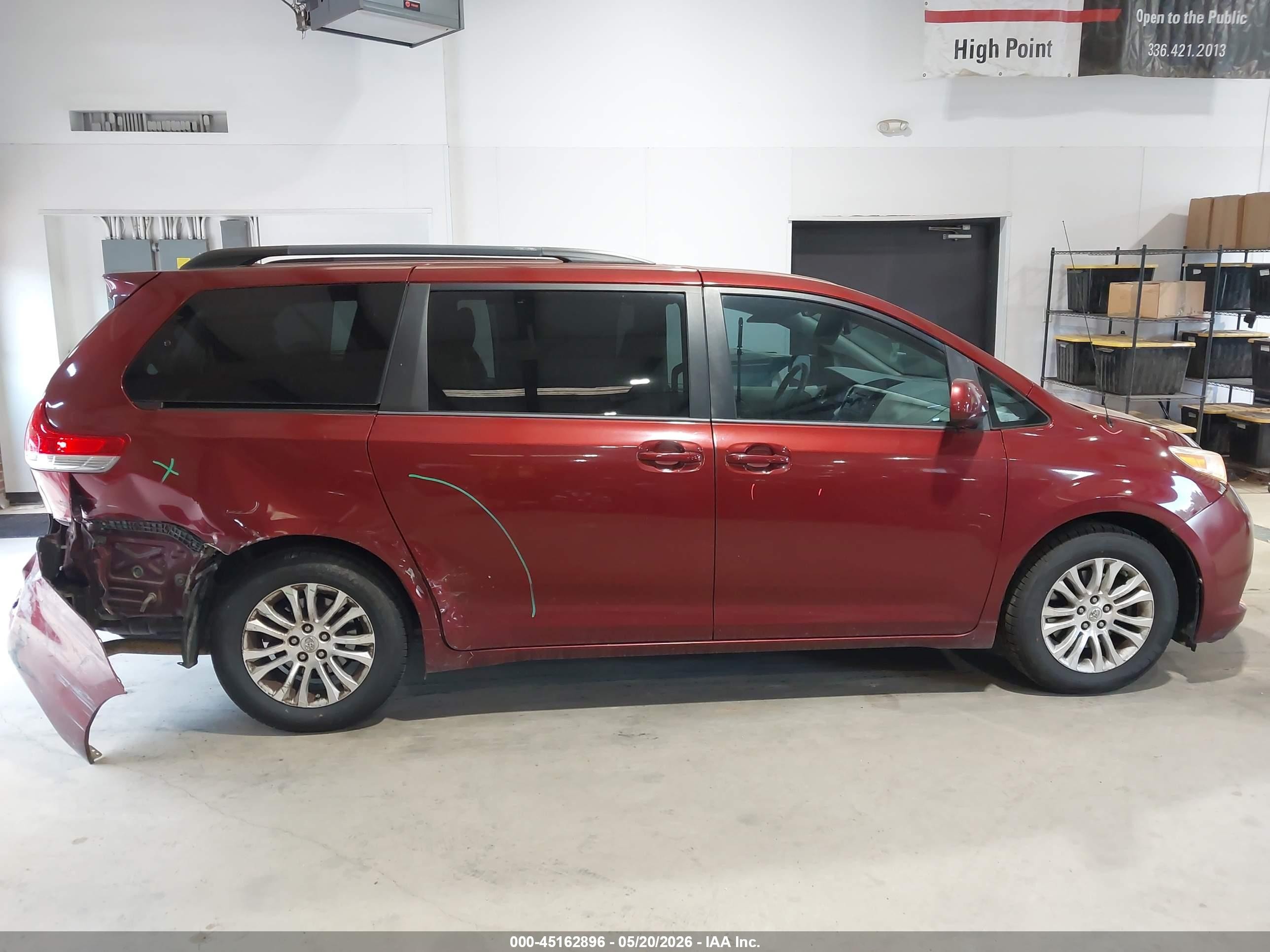 2014 Toyota Sienna Xle V6 8 Passenger Red vin: 5TDYK3DC0ES433938