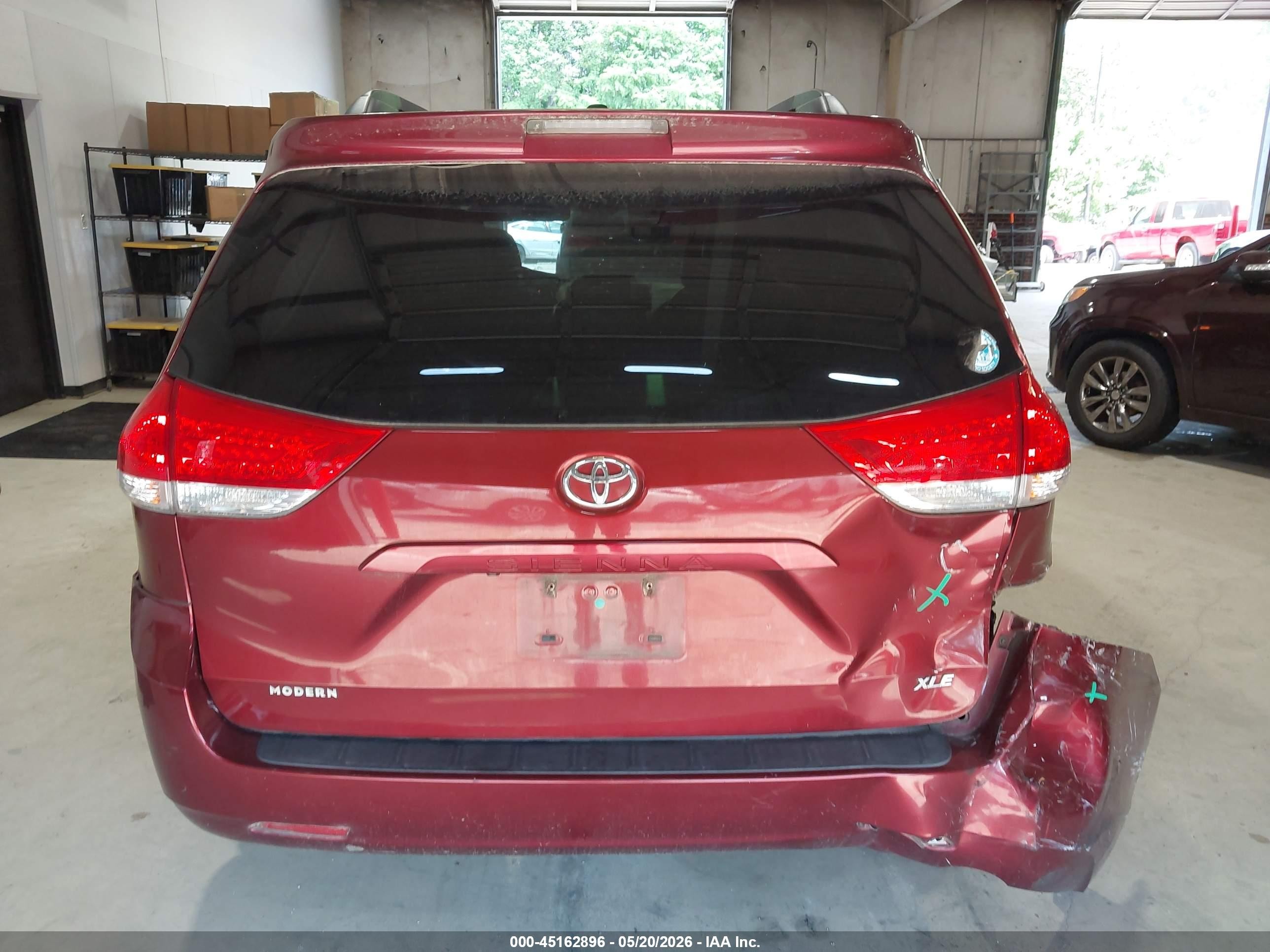 2014 Toyota Sienna Xle V6 8 Passenger Red vin: 5TDYK3DC0ES433938
