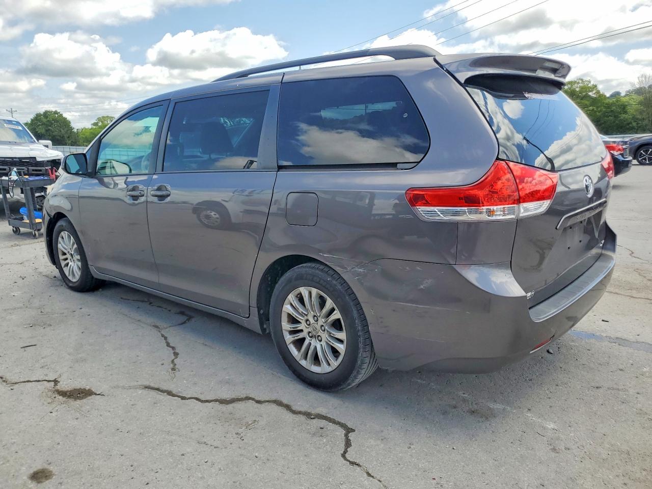 2014 Toyota Sienna Xle 8-passenger Gray vin: 5TDYK3DC0ES460329