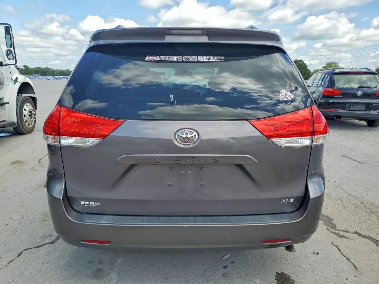 2014 Toyota Sienna Xle 8-passenger Gray vin: 5TDYK3DC0ES460329