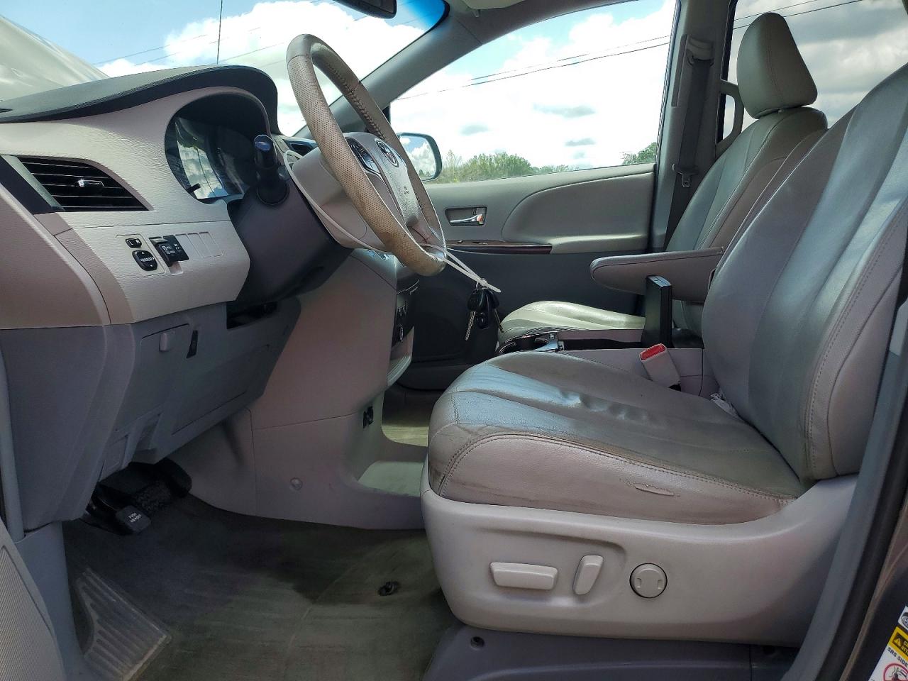 2014 Toyota Sienna Xle 8-passenger Gray vin: 5TDYK3DC0ES460329