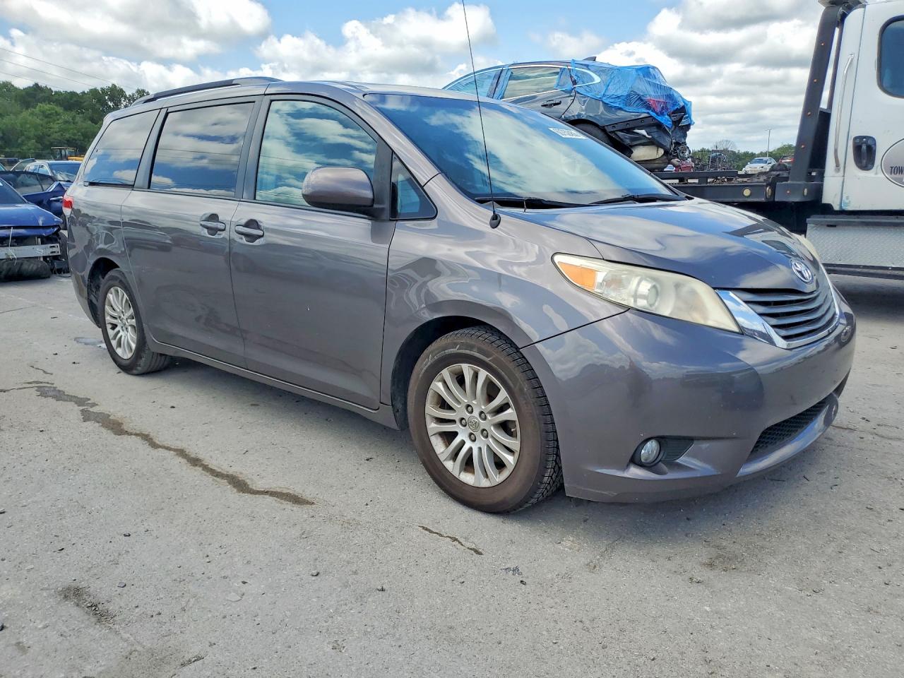 2014 Toyota Sienna Xle 8-passenger Gray vin: 5TDYK3DC0ES460329