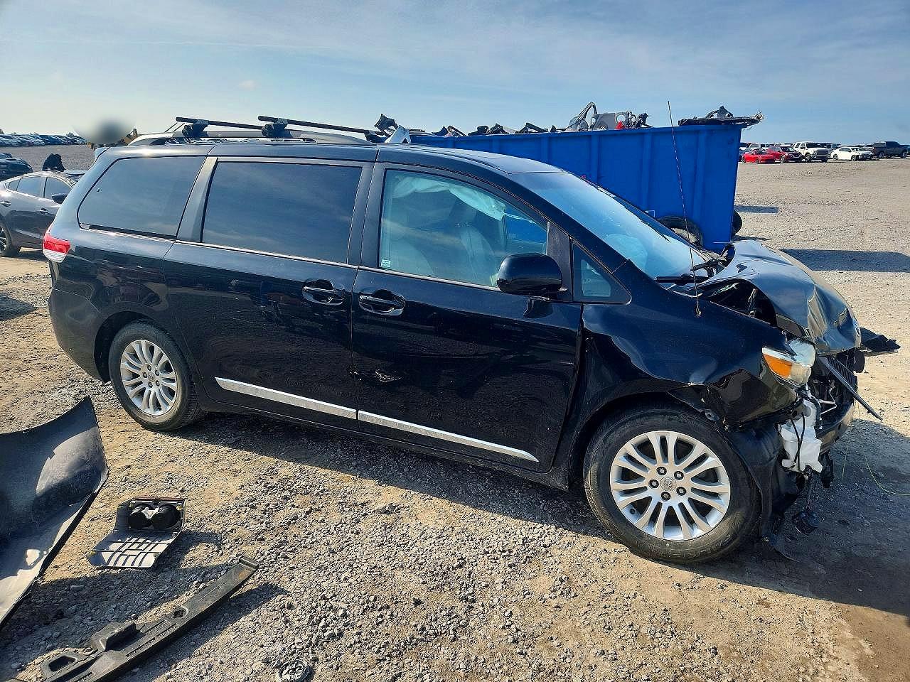 2014 Toyota Sienna Xle 8-passenger Black vin: 5TDYK3DC0ES480516