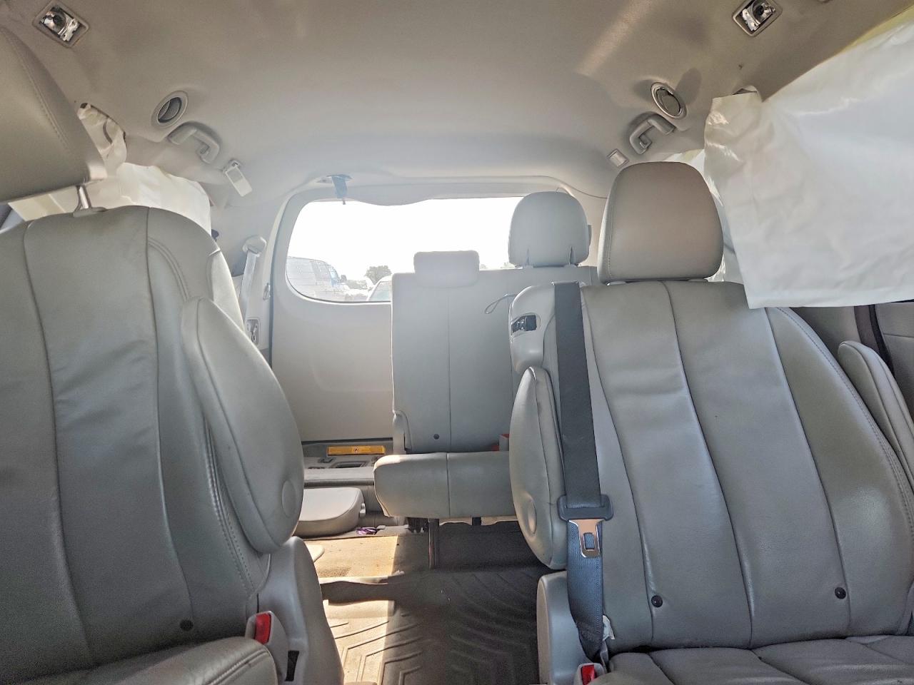2014 Toyota Sienna Xle 8-passenger Black vin: 5TDYK3DC0ES480516