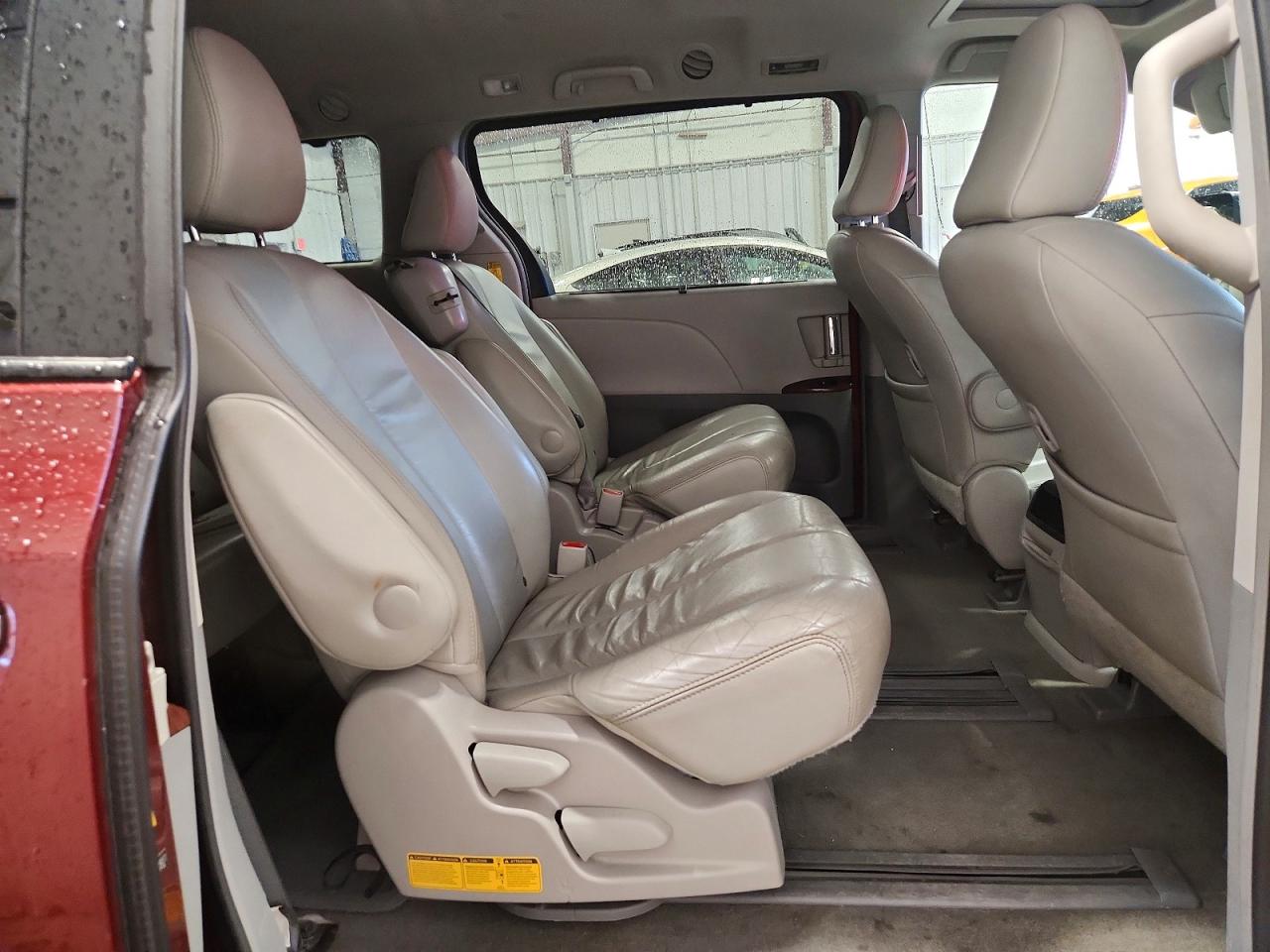 2014 Toyota Sienna Xle 8-passenger Red vin: 5TDYK3DC0ES499051