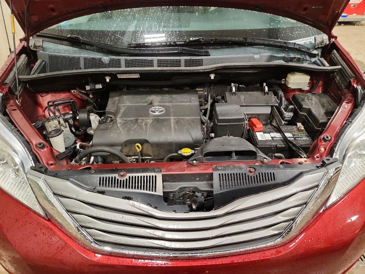 2014 Toyota Sienna Xle 8-passenger Red vin: 5TDYK3DC0ES499051