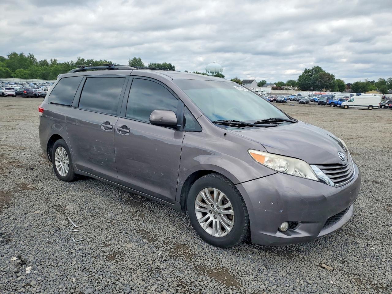 2014 Toyota Sienna Xle 8-passenger Gray vin: 5TDYK3DC0ES504488