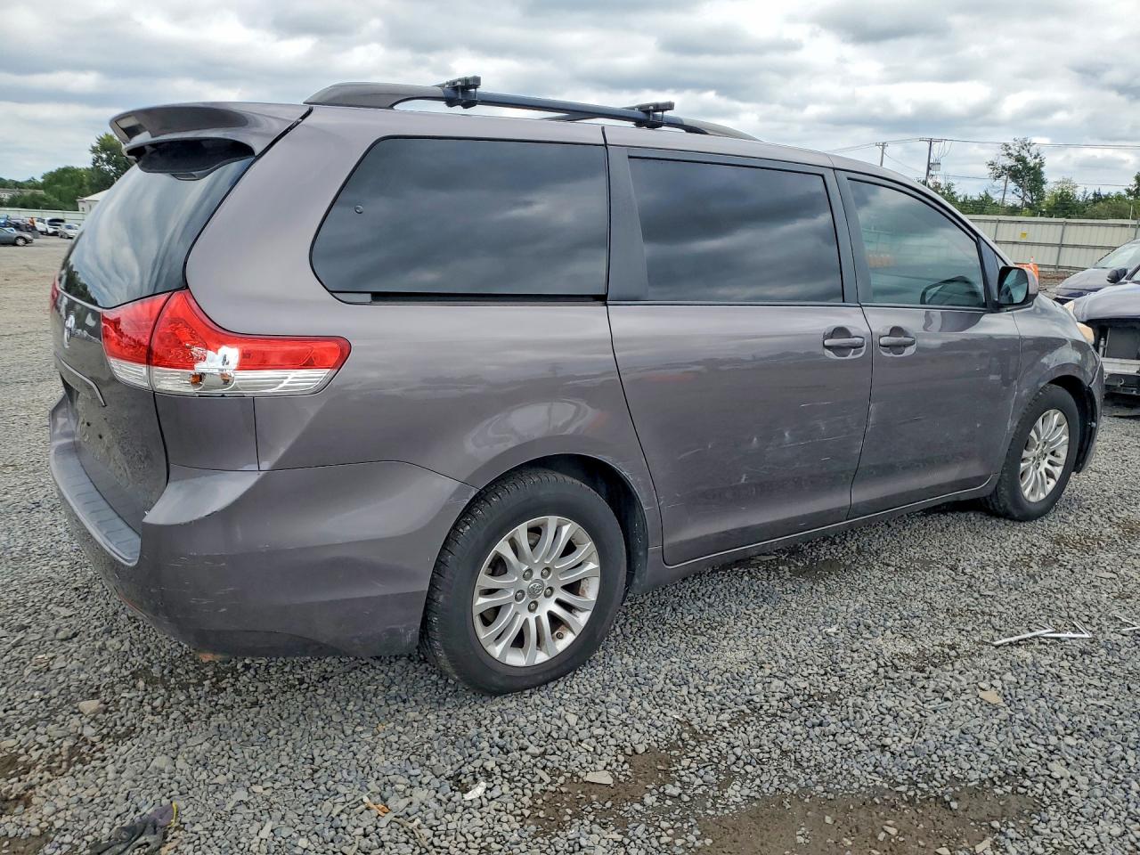 2014 Toyota Sienna Xle 8-passenger Gray vin: 5TDYK3DC0ES504488