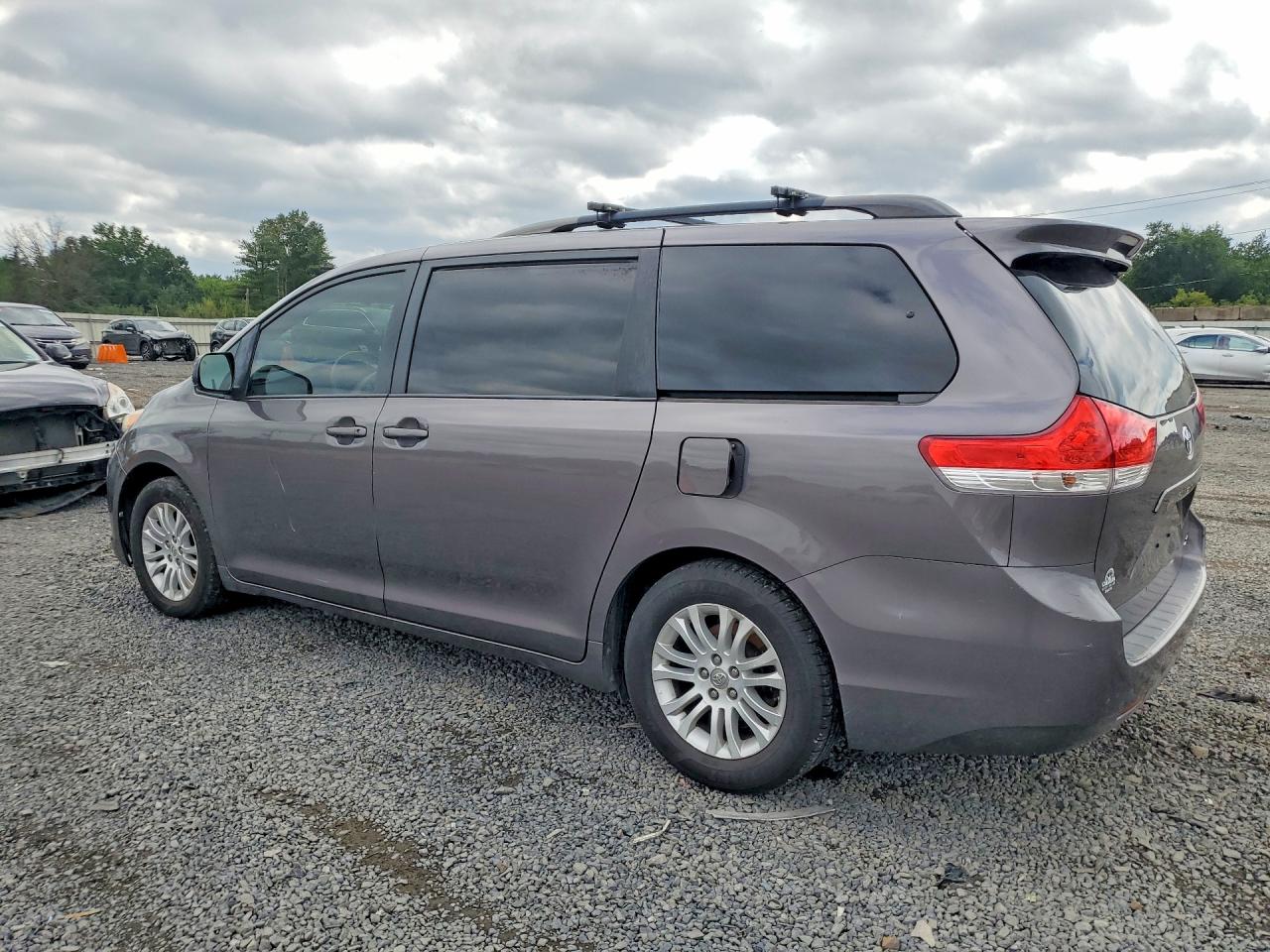 2014 Toyota Sienna Xle 8-passenger Gray vin: 5TDYK3DC0ES504488
