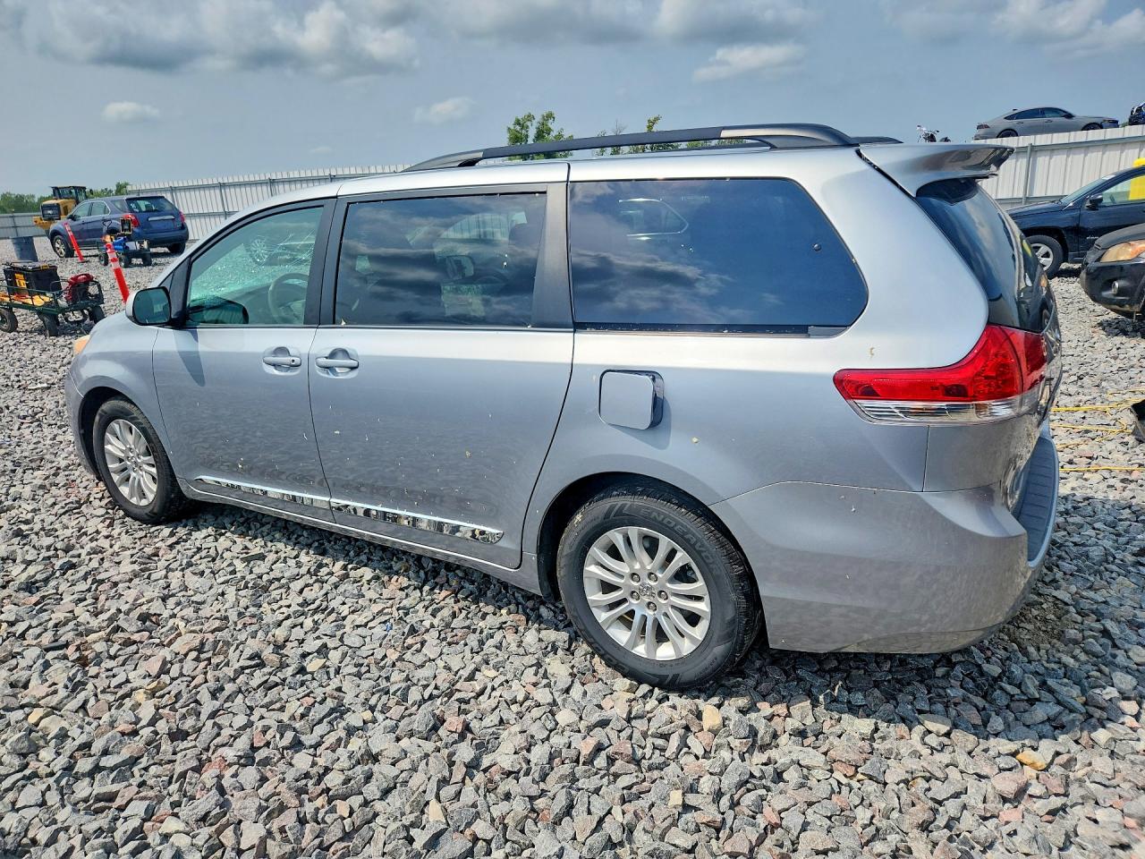 2014 Toyota Sienna Xle 8-passenger Silver vin: 5TDYK3DC0ES509710