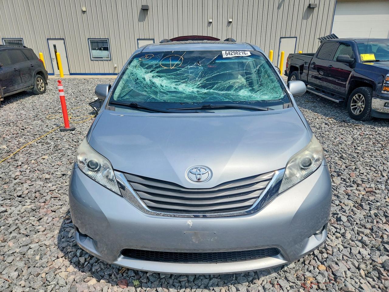 2014 Toyota Sienna Xle 8-passenger Silver vin: 5TDYK3DC0ES509710