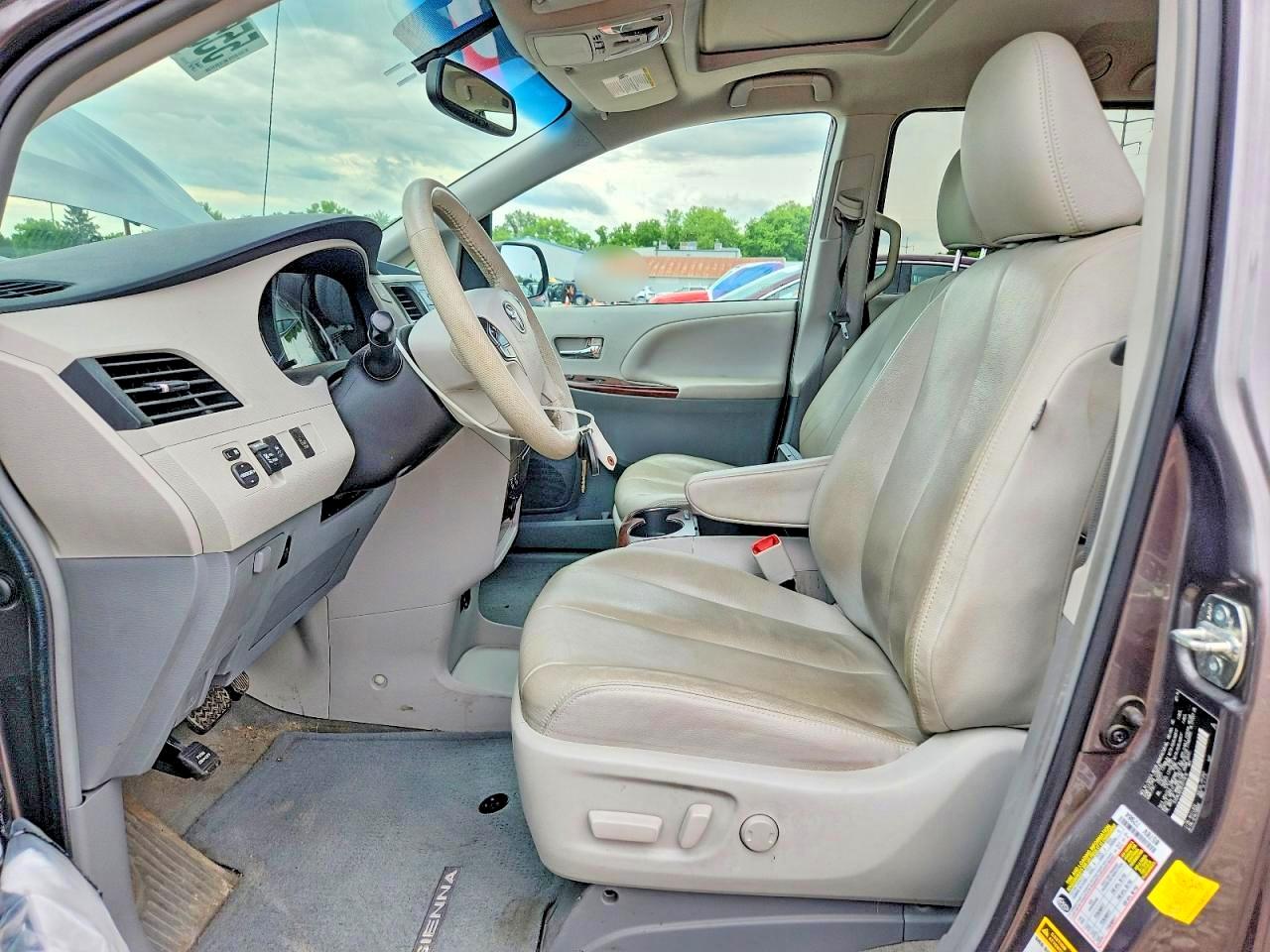 2014 Toyota Sienna Xle 8-passenger Gray vin: 5TDYK3DC0ES511618