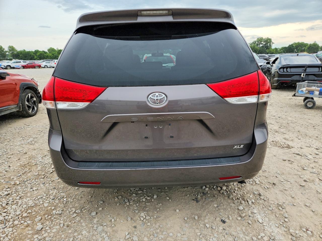 2014 Toyota Sienna Xle 8-passenger Gray vin: 5TDYK3DC0ES511618