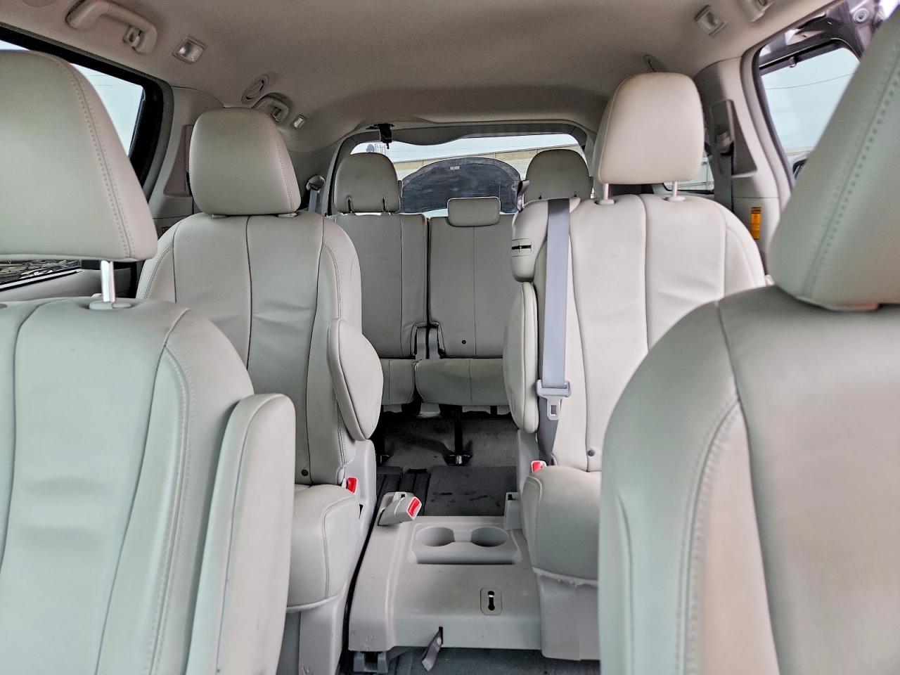 2014 Toyota Sienna Xle 8-passenger Gray vin: 5TDYK3DC0ES511618