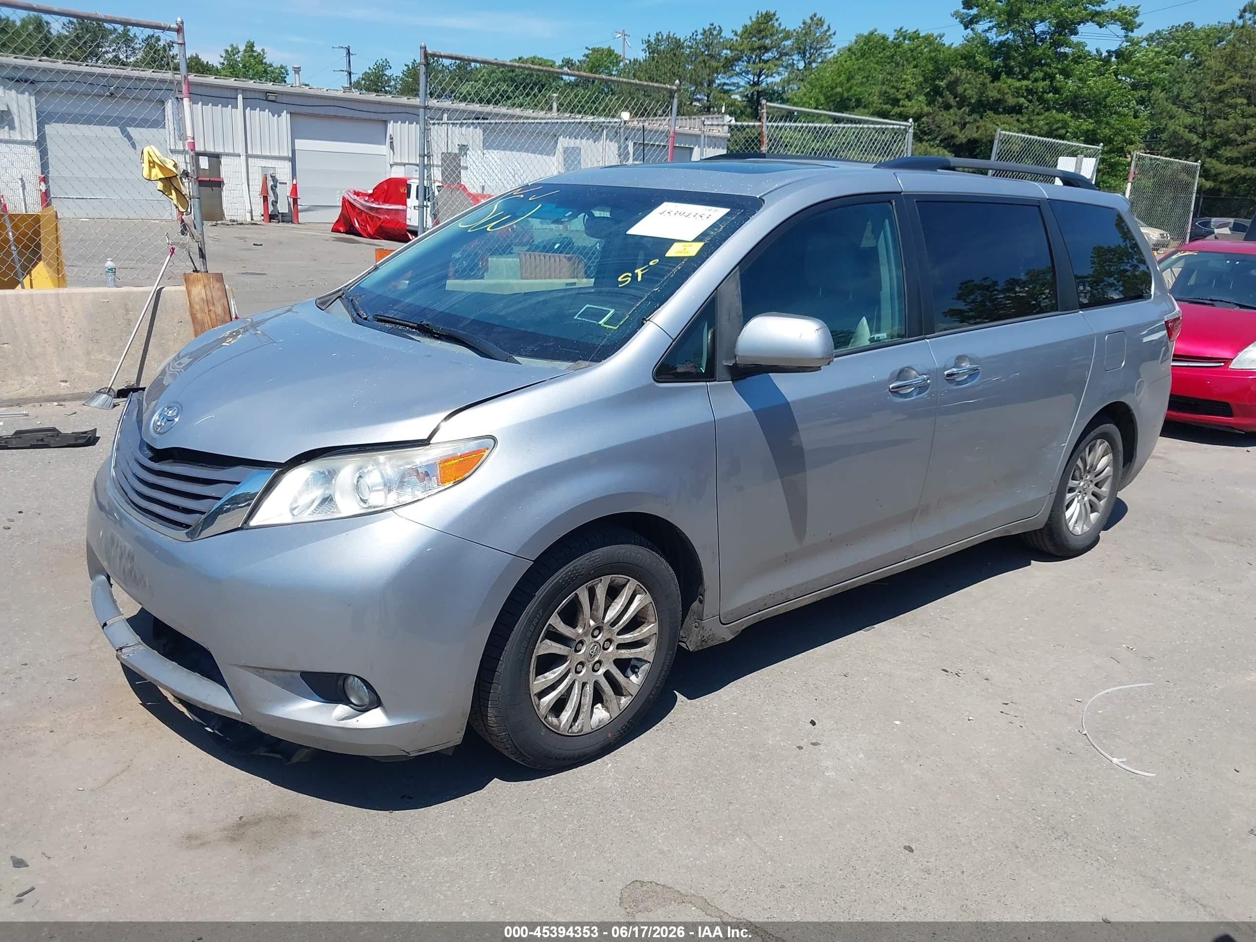 2015 Toyota Sienna Xle 8 Passenger Gray vin: 5TDYK3DC0FS544765
