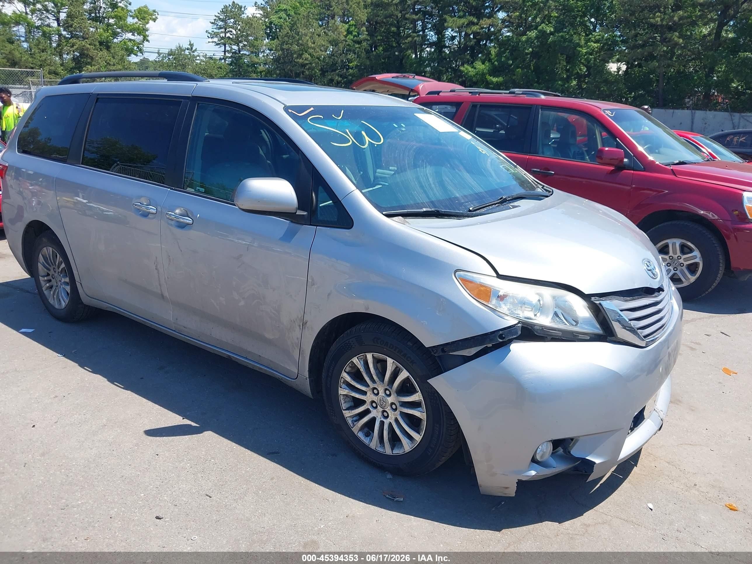 2015 Toyota Sienna Xle 8 Passenger Gray vin: 5TDYK3DC0FS544765