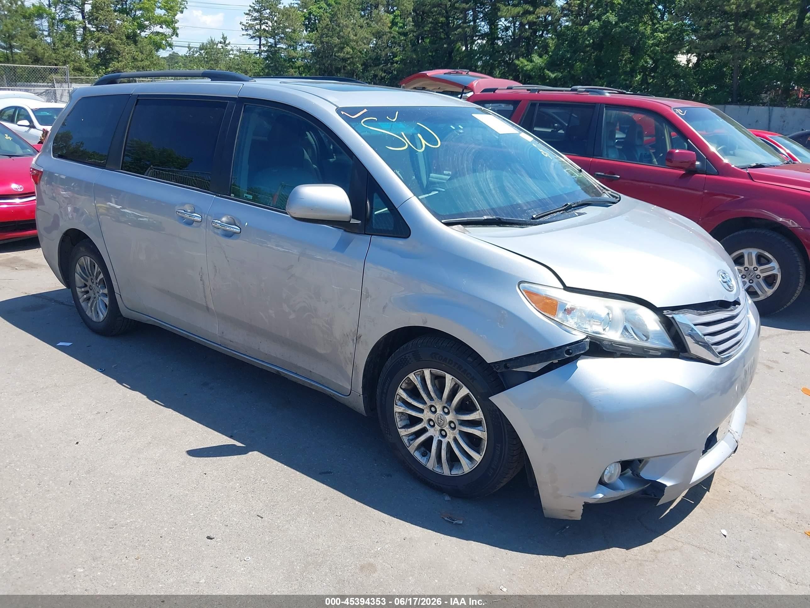 2015 Toyota Sienna Xle 8 Passenger Серый vin: 5TDYK3DC0FS544765