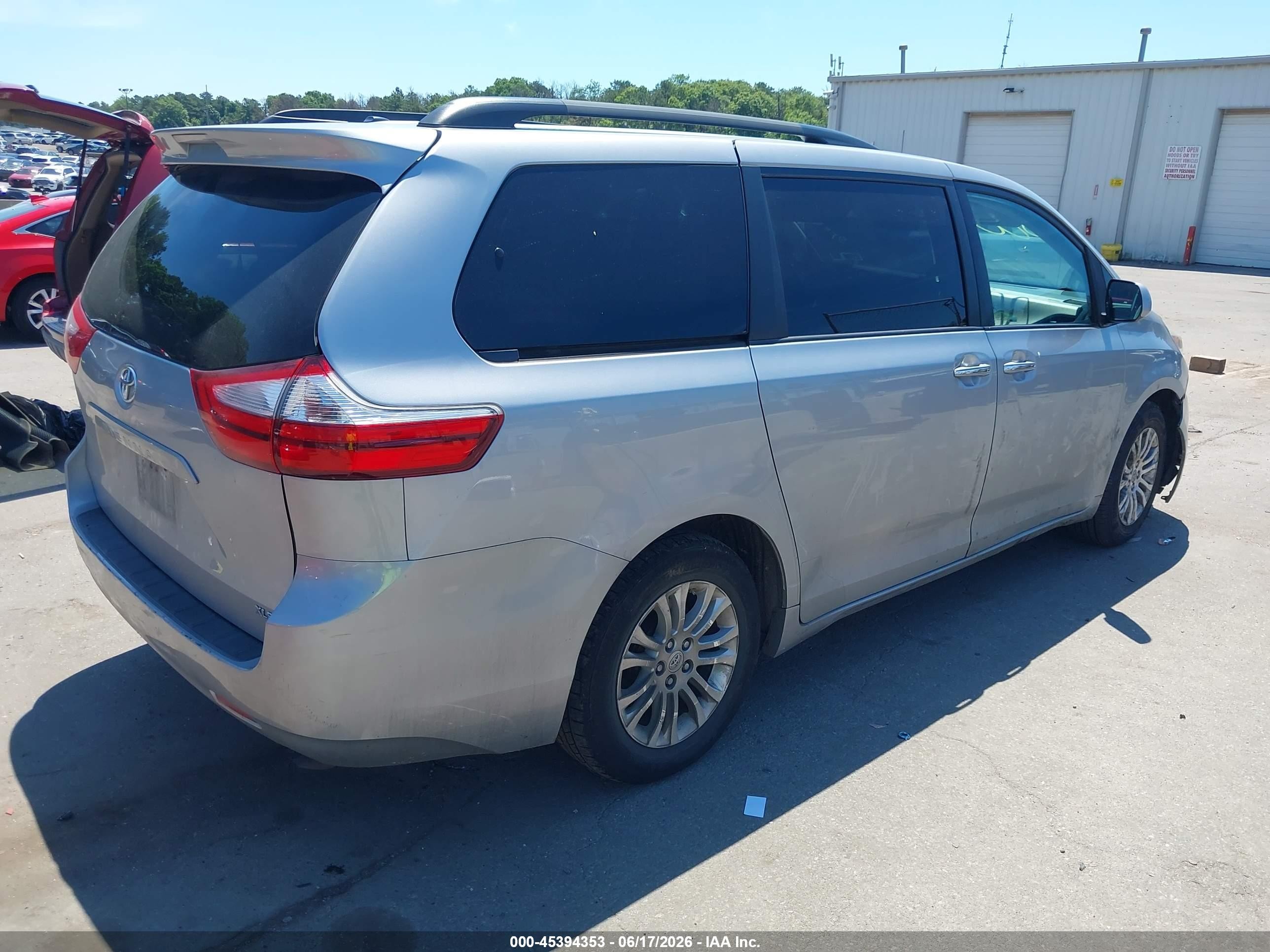 2015 Toyota Sienna Xle 8 Passenger Gray vin: 5TDYK3DC0FS544765