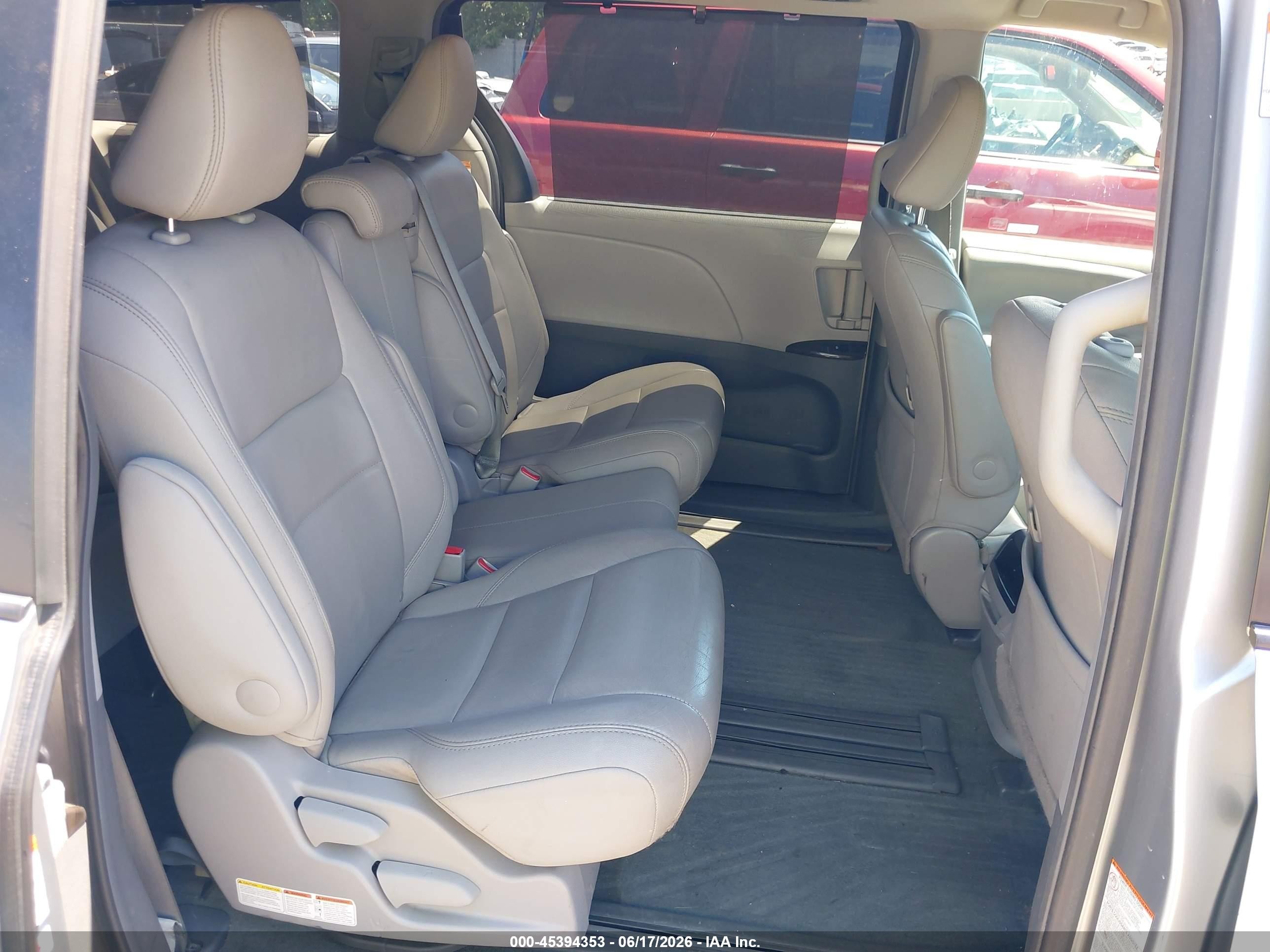 2015 Toyota Sienna Xle 8 Passenger Gray vin: 5TDYK3DC0FS544765