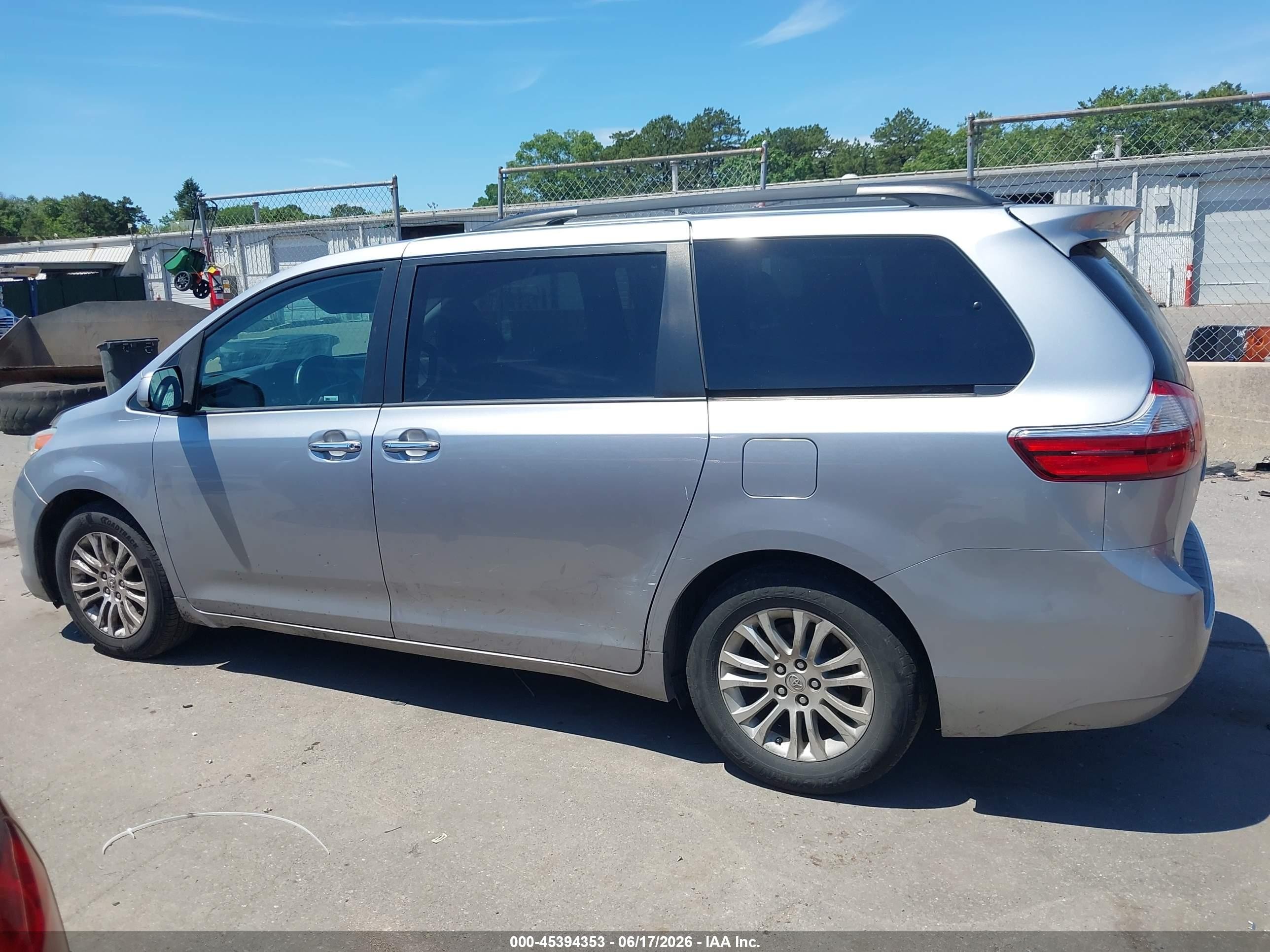 2015 Toyota Sienna Xle 8 Passenger Gray vin: 5TDYK3DC0FS544765