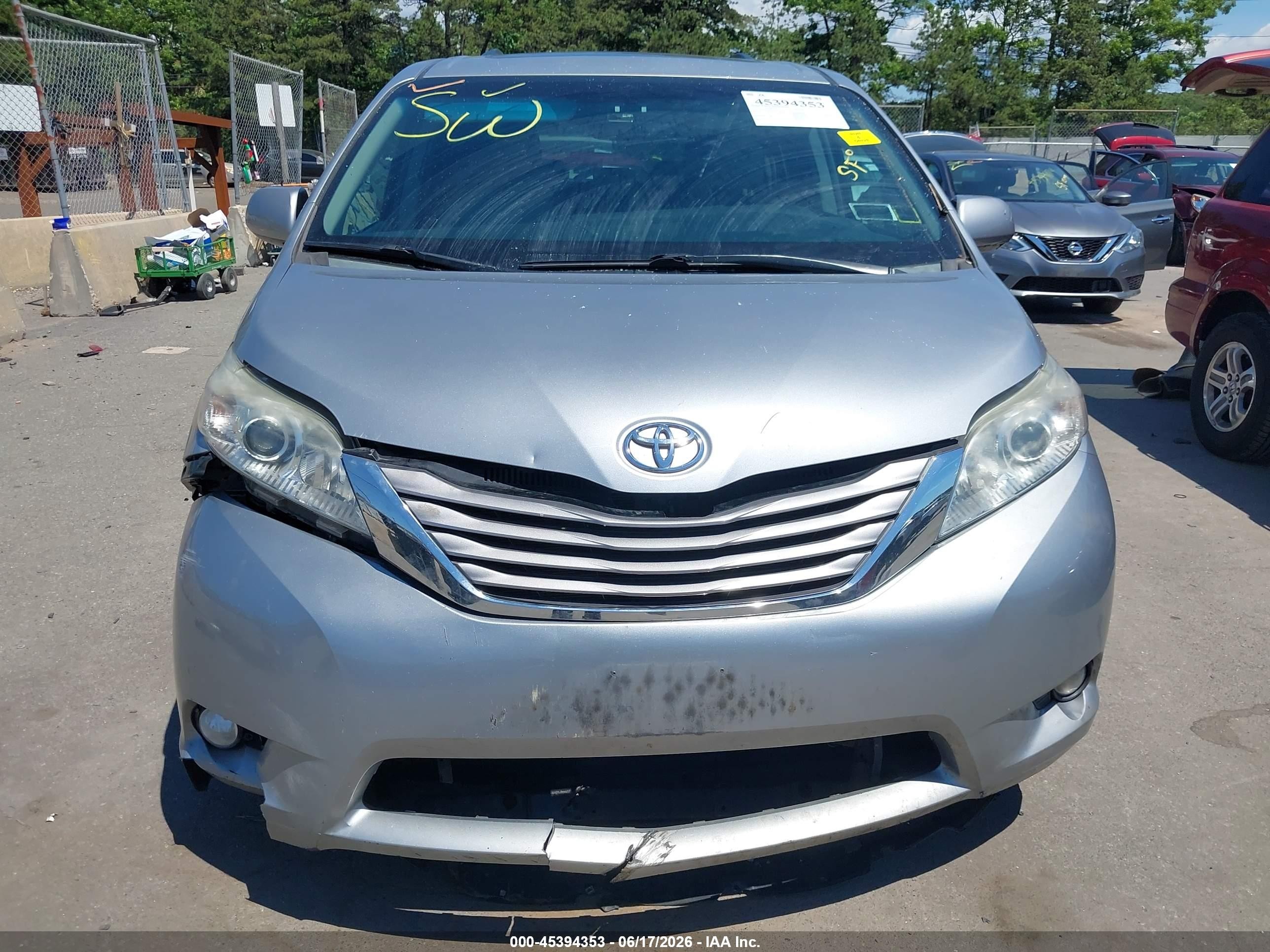 2015 Toyota Sienna Xle 8 Passenger Gray vin: 5TDYK3DC0FS544765