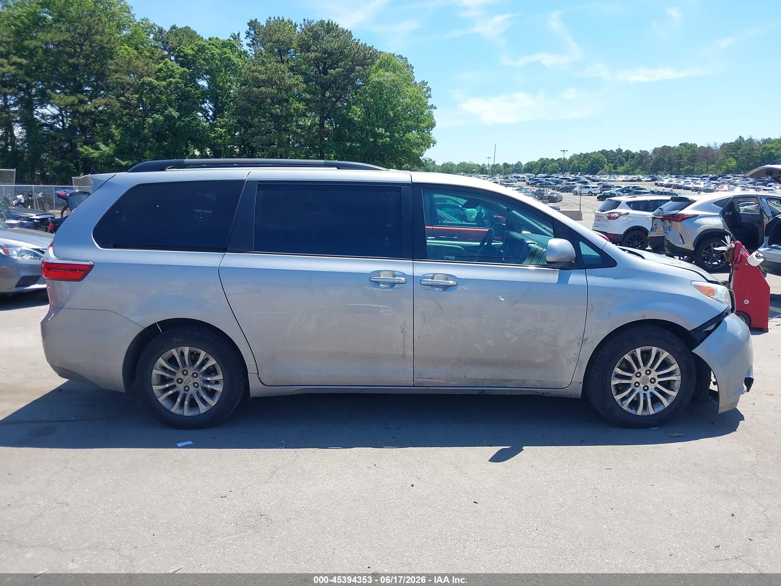 2015 Toyota Sienna Xle 8 Passenger Gray vin: 5TDYK3DC0FS544765