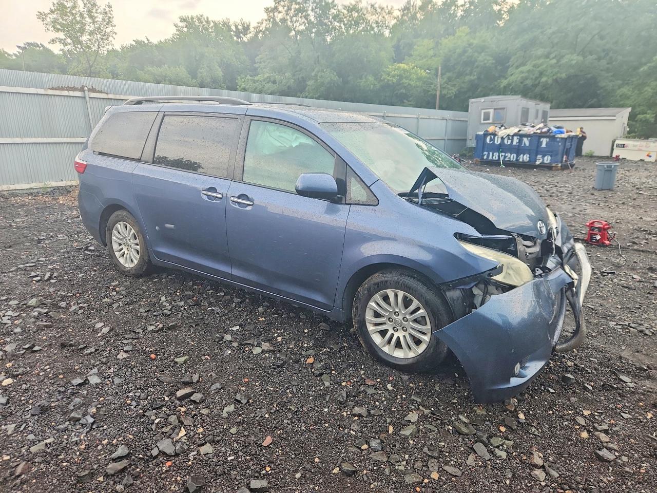 2015 Toyota Sienna Xle Premium 8-passenger Blue vin: 5TDYK3DC0FS549948
