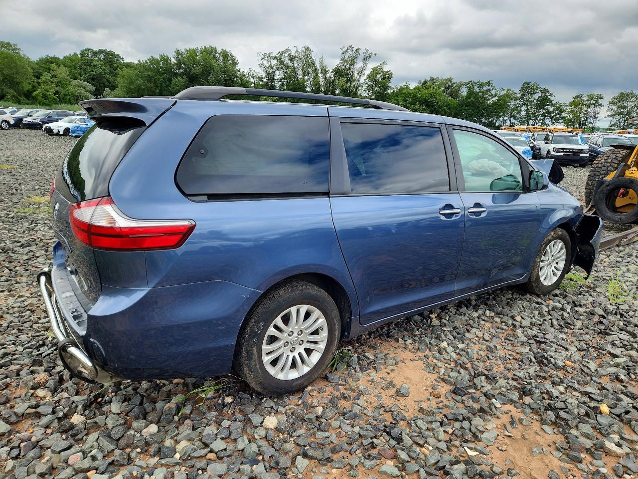2015 Toyota Sienna Xle Premium 8-passenger Blue vin: 5TDYK3DC0FS549948