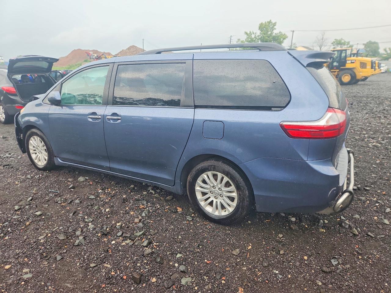 2015 Toyota Sienna Xle Premium 8-passenger Blue vin: 5TDYK3DC0FS549948