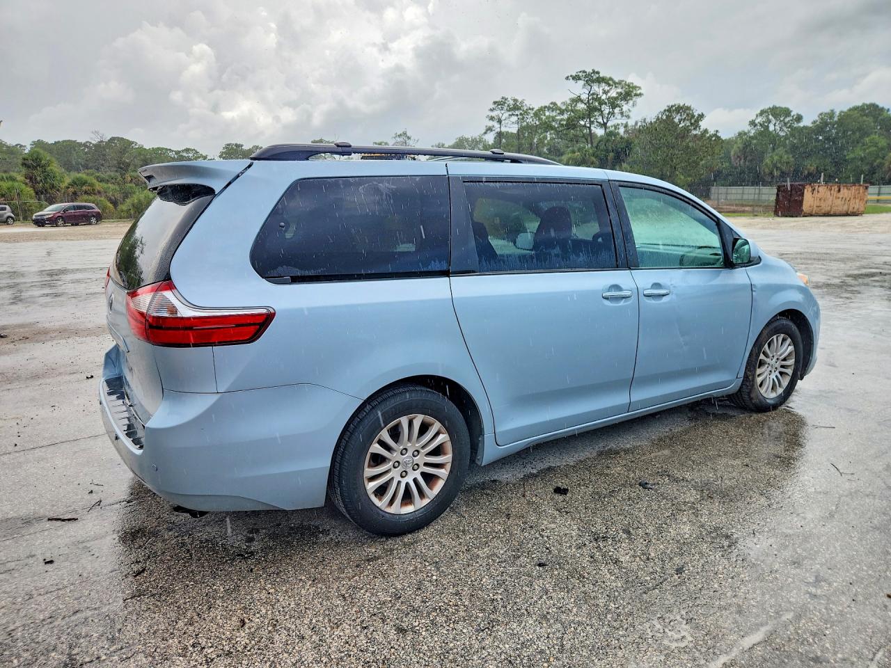 2015 Toyota Sienna Xle 8-passenger Blue vin: 5TDYK3DC0FS550906